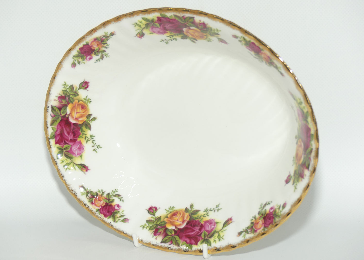 Royal Albert Bone China England Old Country Roses oval vegetable bowl | 19cms wide | early stamp