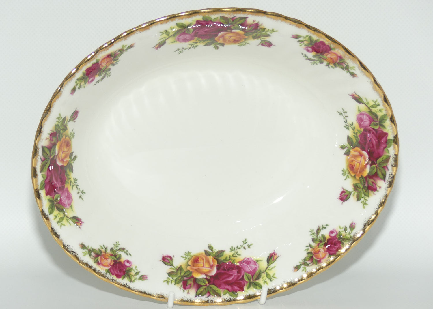 Royal Albert Bone China England Old Country Roses oval vegetable bowl | 19cms wide | early stamp