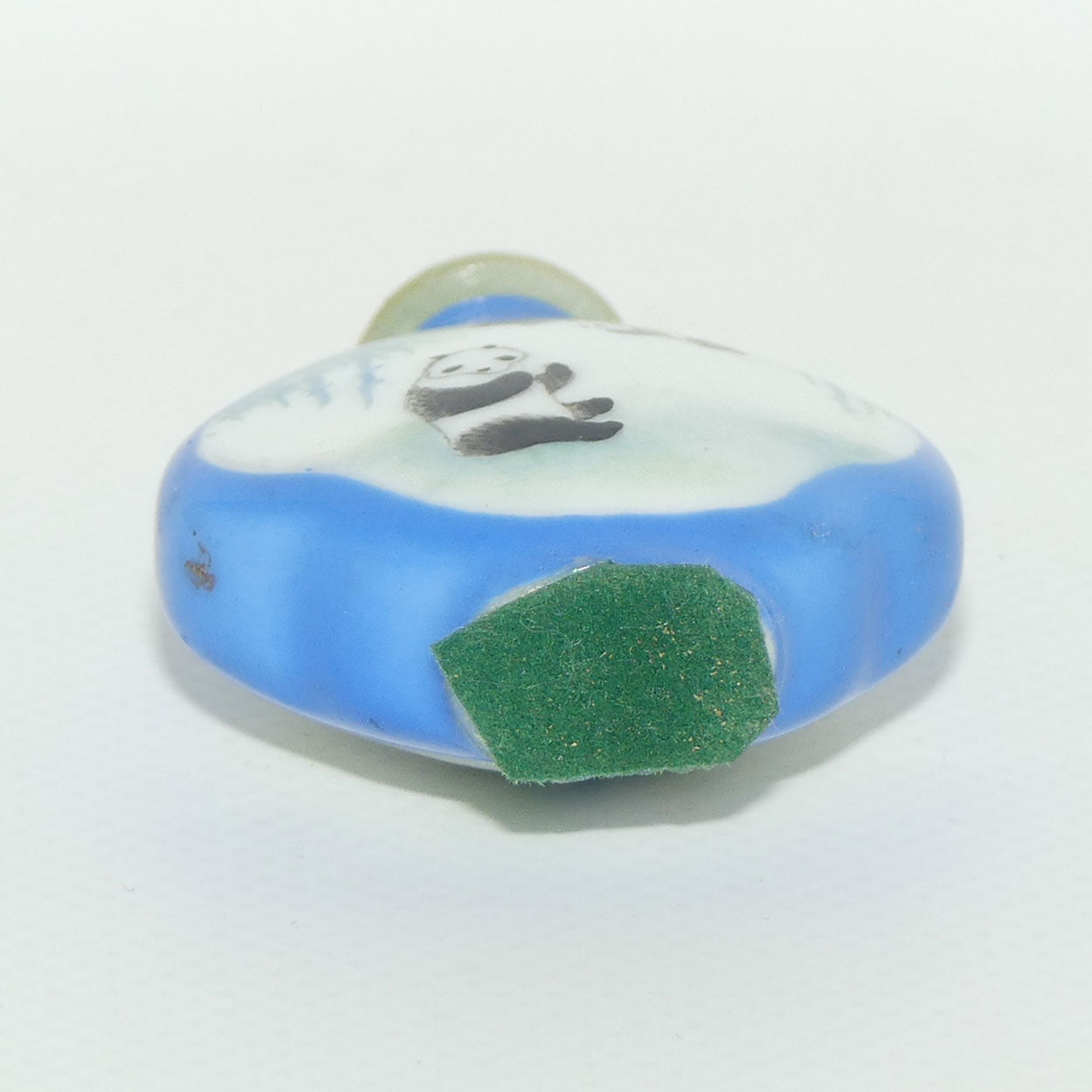 Chinese snuff bottle with greenstone stopper | Pandas on Blue