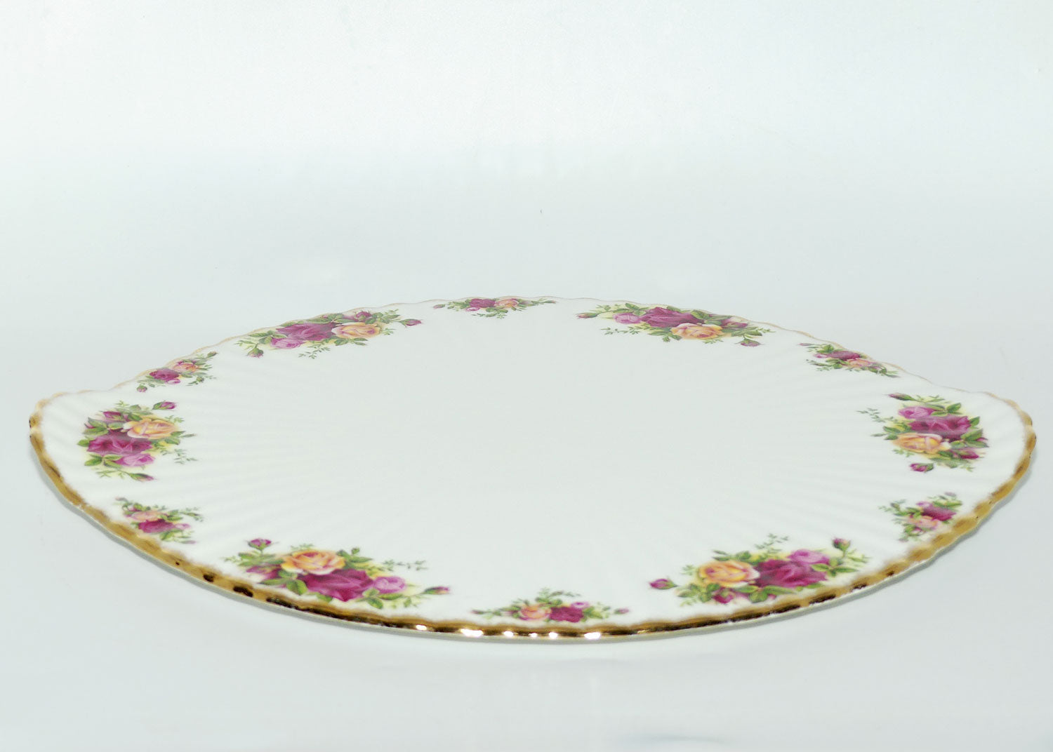Royal Albert Bone China England Old Country Roses handled Pavlova Tray/Cake plate | © 1962 Royal Albert Ltd backstamp