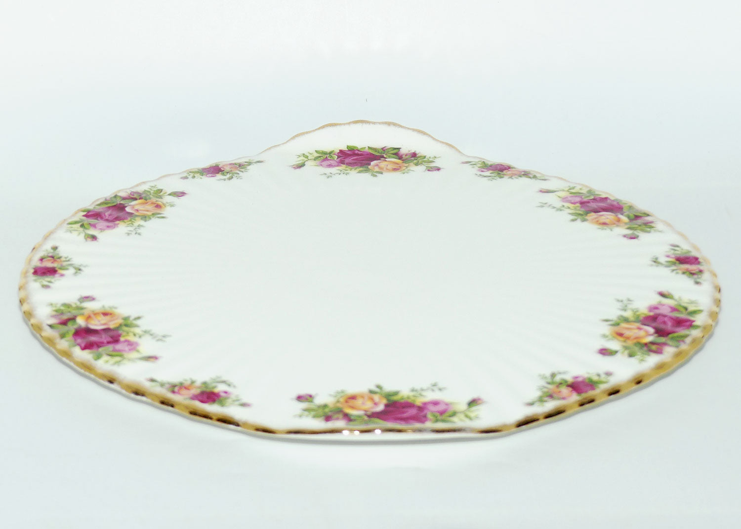 Royal Albert Bone China England Old Country Roses handled Pavlova Tray/Cake plate | © 1962 Royal Albert Ltd backstamp