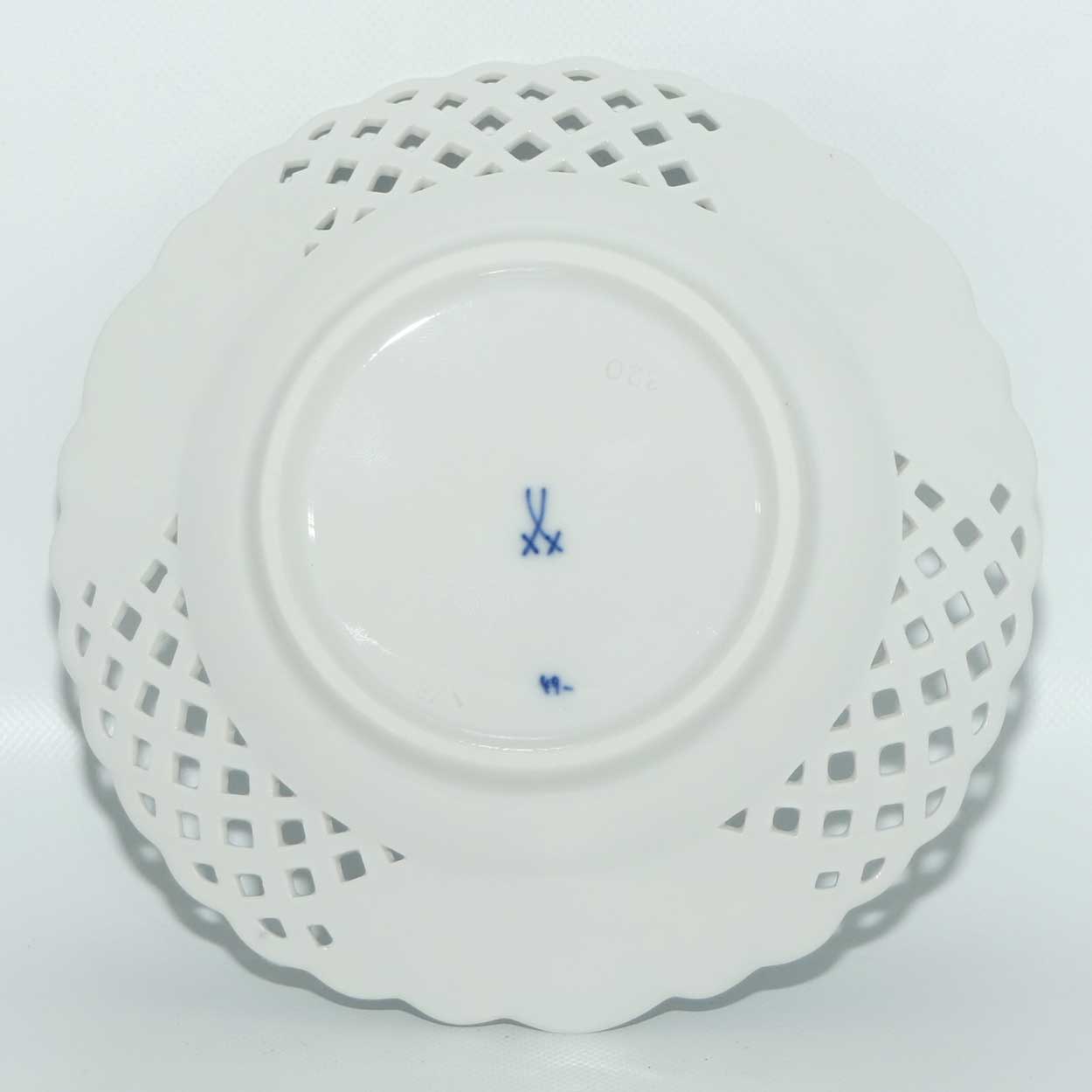 Meissen Blue Onion | Zwiebelmuster pierced gallery plate | 15.5cms diam