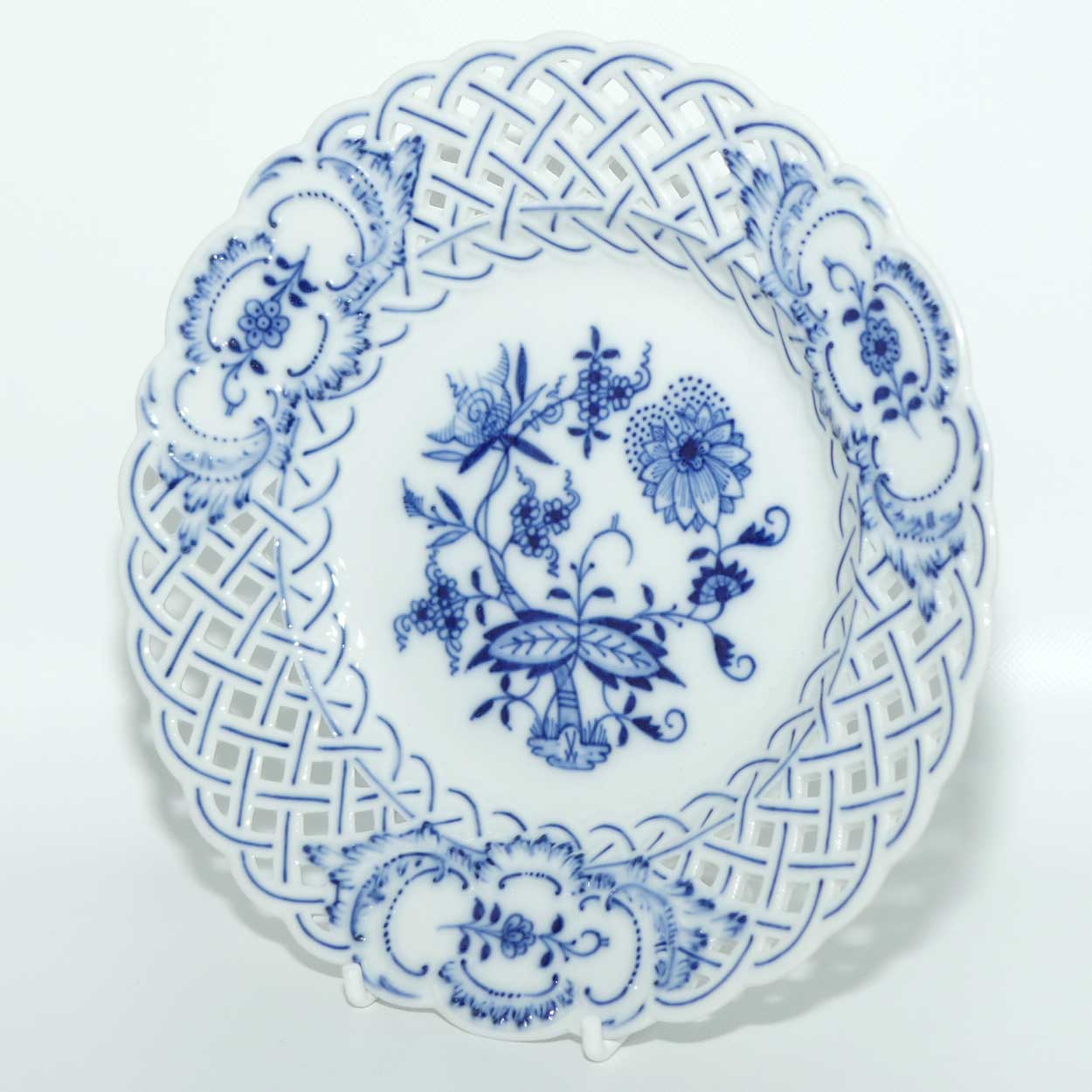 Meissen Blue Onion | Zwiebelmuster pierced gallery plate #2 | 18.7cms diam