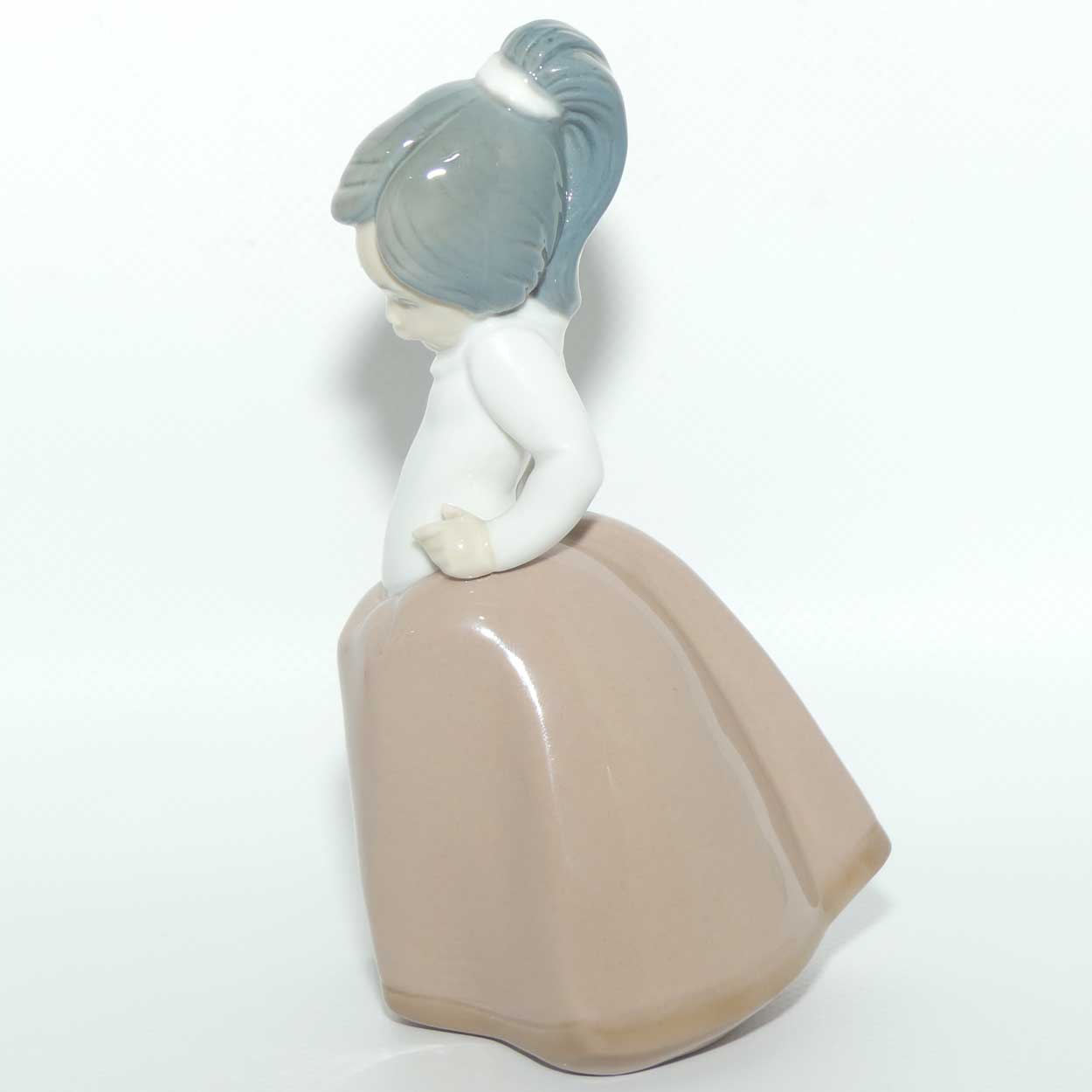 Nao by Lladro figure Girl holding Dress Up