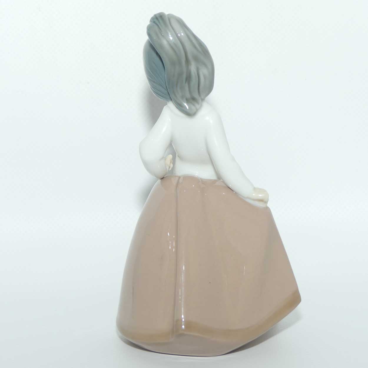 Nao by Lladro figure Girl holding Dress Up