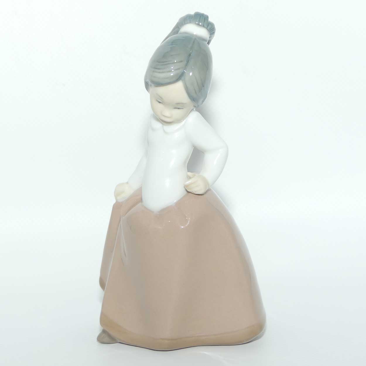 Nao by Lladro figure Girl holding Dress Up