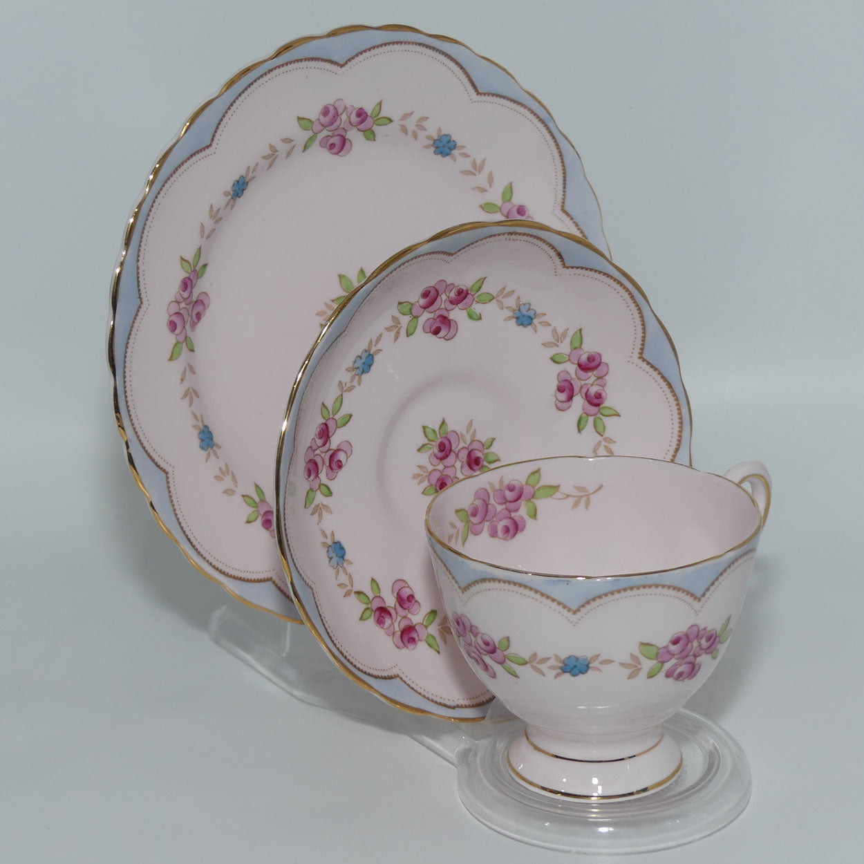Tuscan Fine English Bone China Pretty Pink Rosebuds trio | Blue trim | large plate