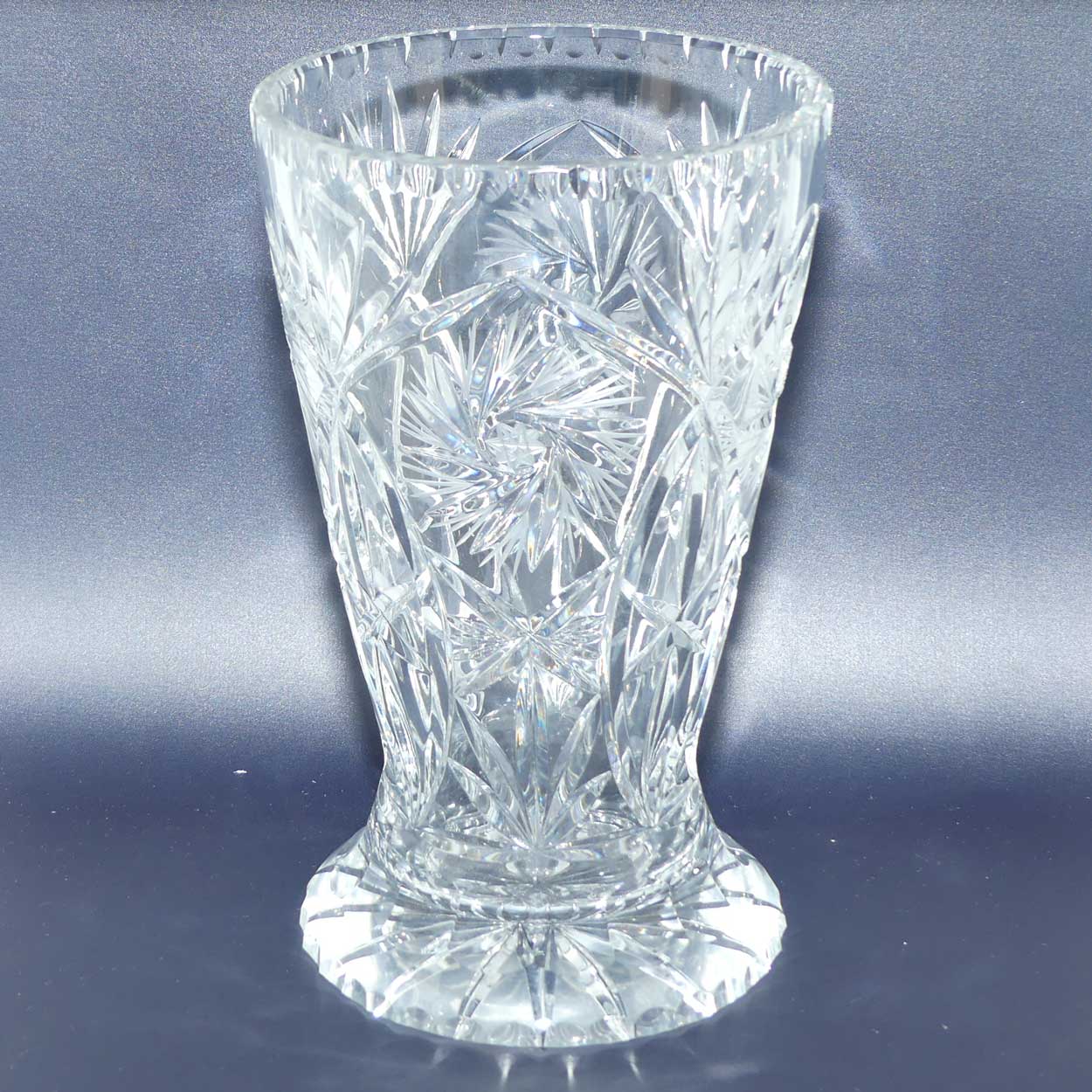 Fine quality pinwheel design large Crystal vase