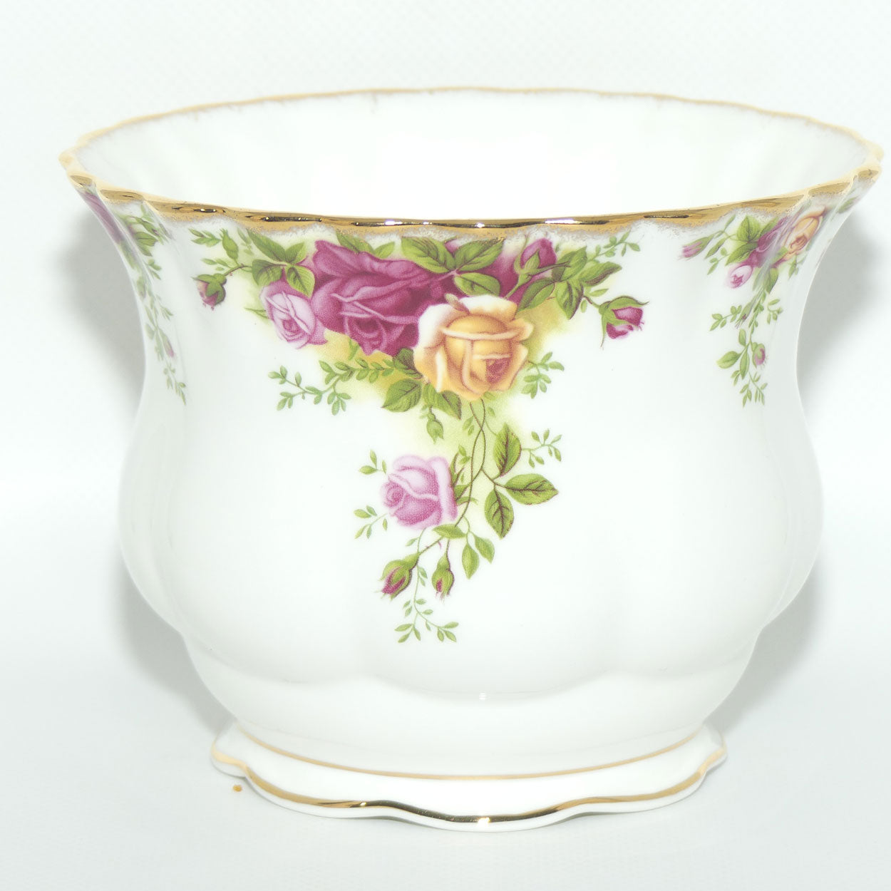 Royal Albert Bone China England Old Country Roses Planter or Footed Jardiniere | © 1962 Royal Albert Ltd backstamp