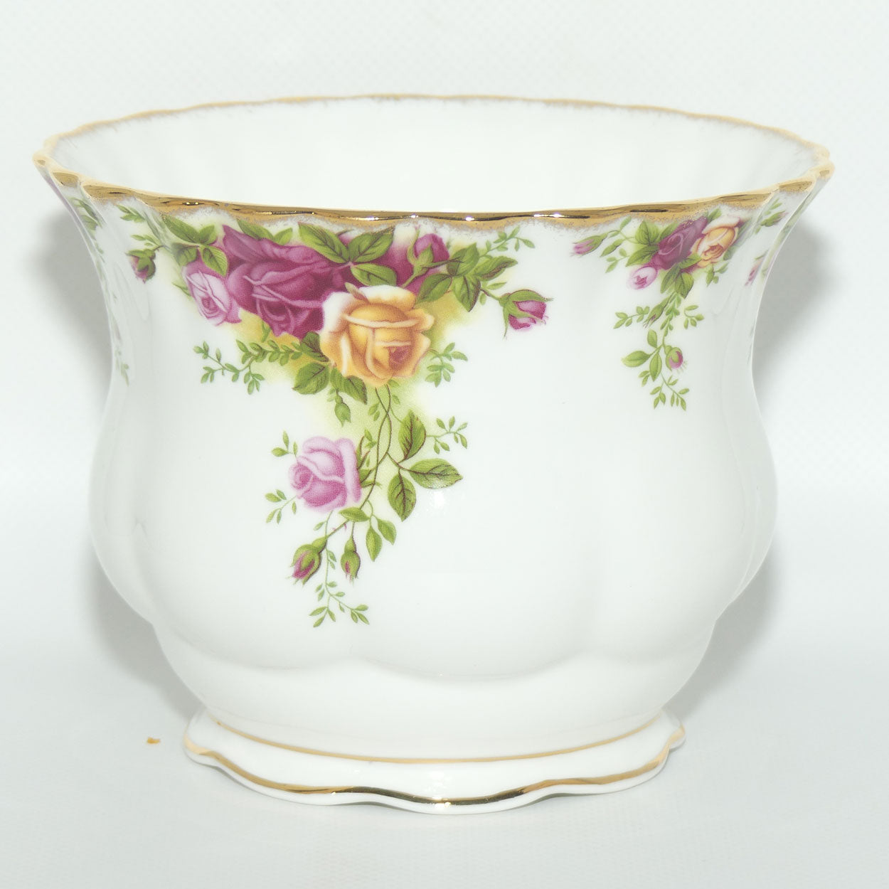 Royal Albert Bone China England Old Country Roses Planter or Footed Jardiniere | © 1962 Royal Albert Ltd backstamp