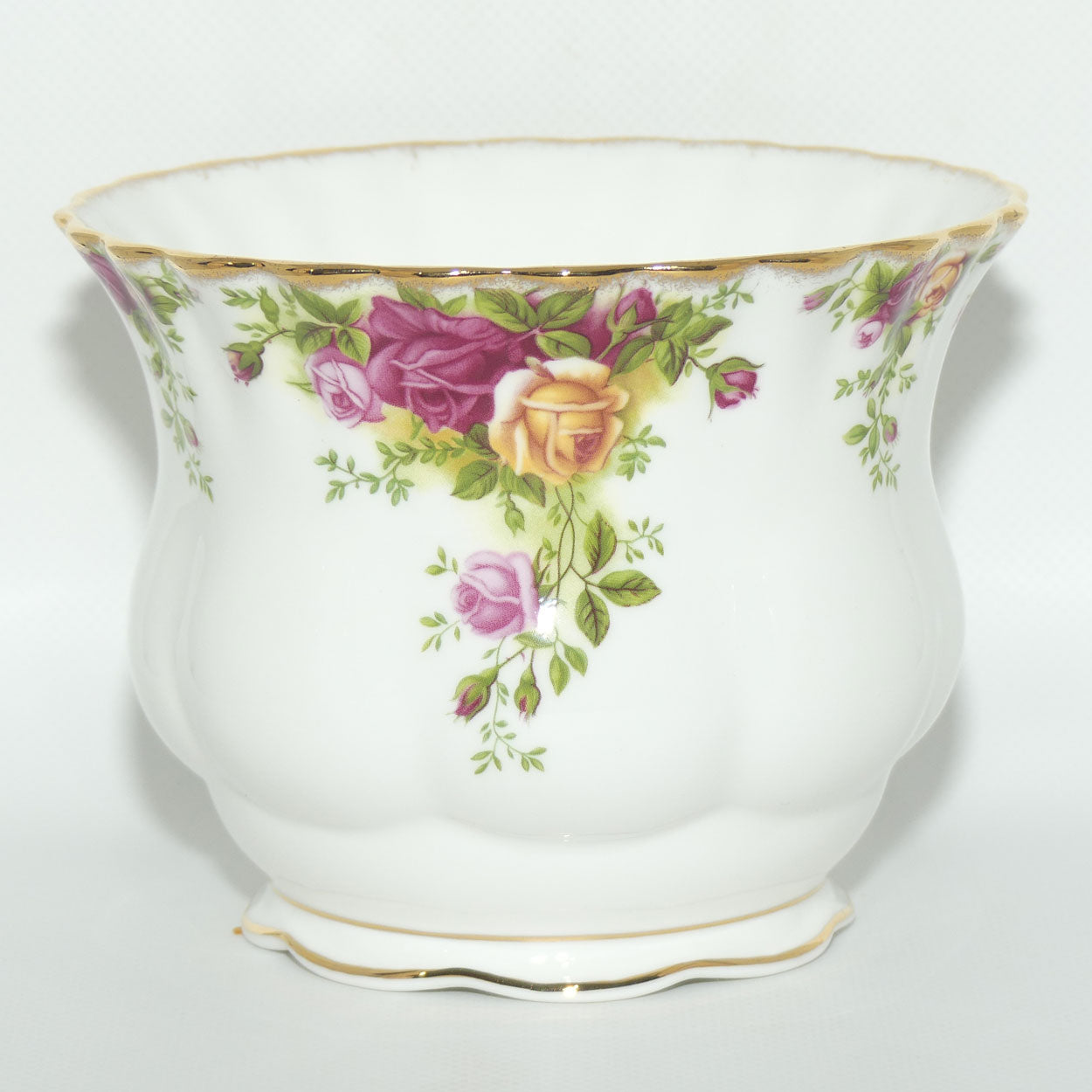 Royal Albert Bone China England Old Country Roses Planter or Footed Jardiniere | © 1962 Royal Albert Ltd backstamp