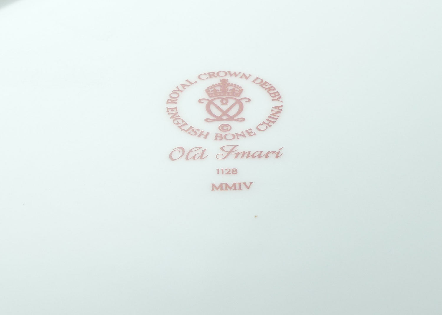 Royal Crown Derby Old Imari 1128 plate #1 | 27cm diam | c.2004