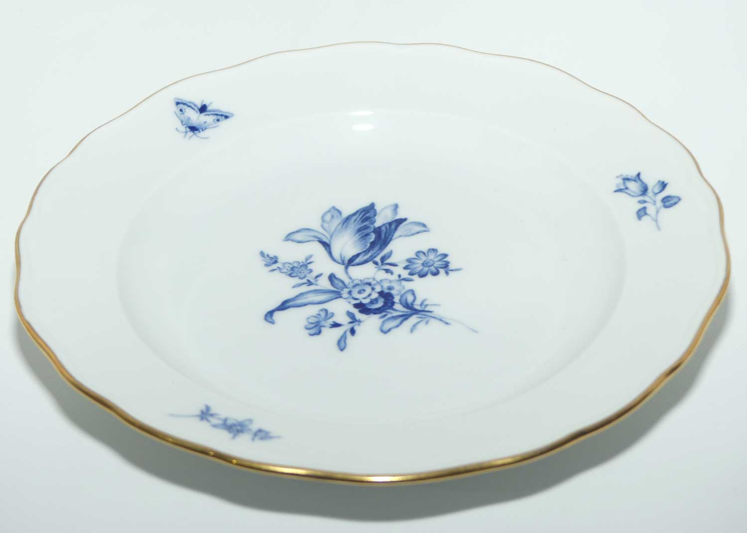 Meissen Blue and White Floral cabinet plate with gilt trim featuring Insects | 20cm