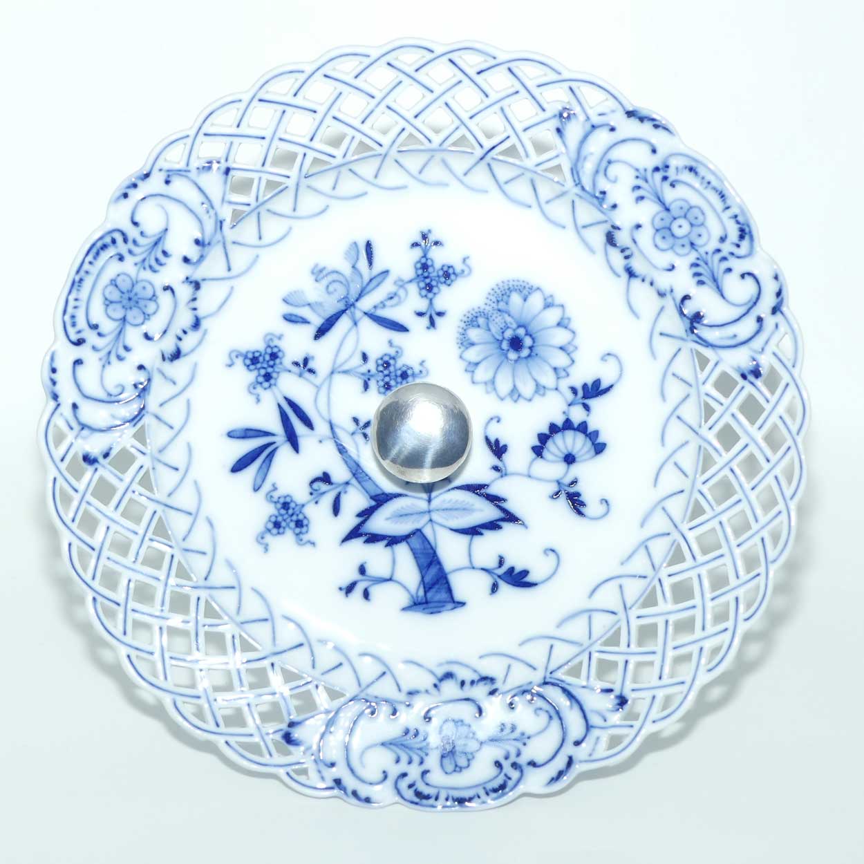 Meissen Blue Onion | Zwiebelmuster pierced gallery platform and Silverplated column fruit stand