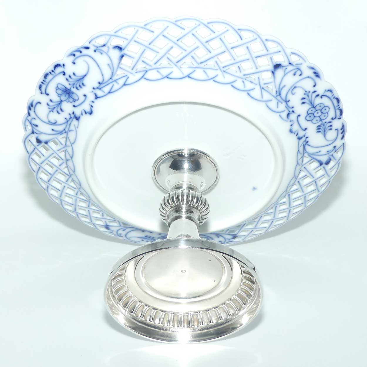 Meissen Blue Onion | Zwiebelmuster pierced gallery platform and Silverplated column fruit stand