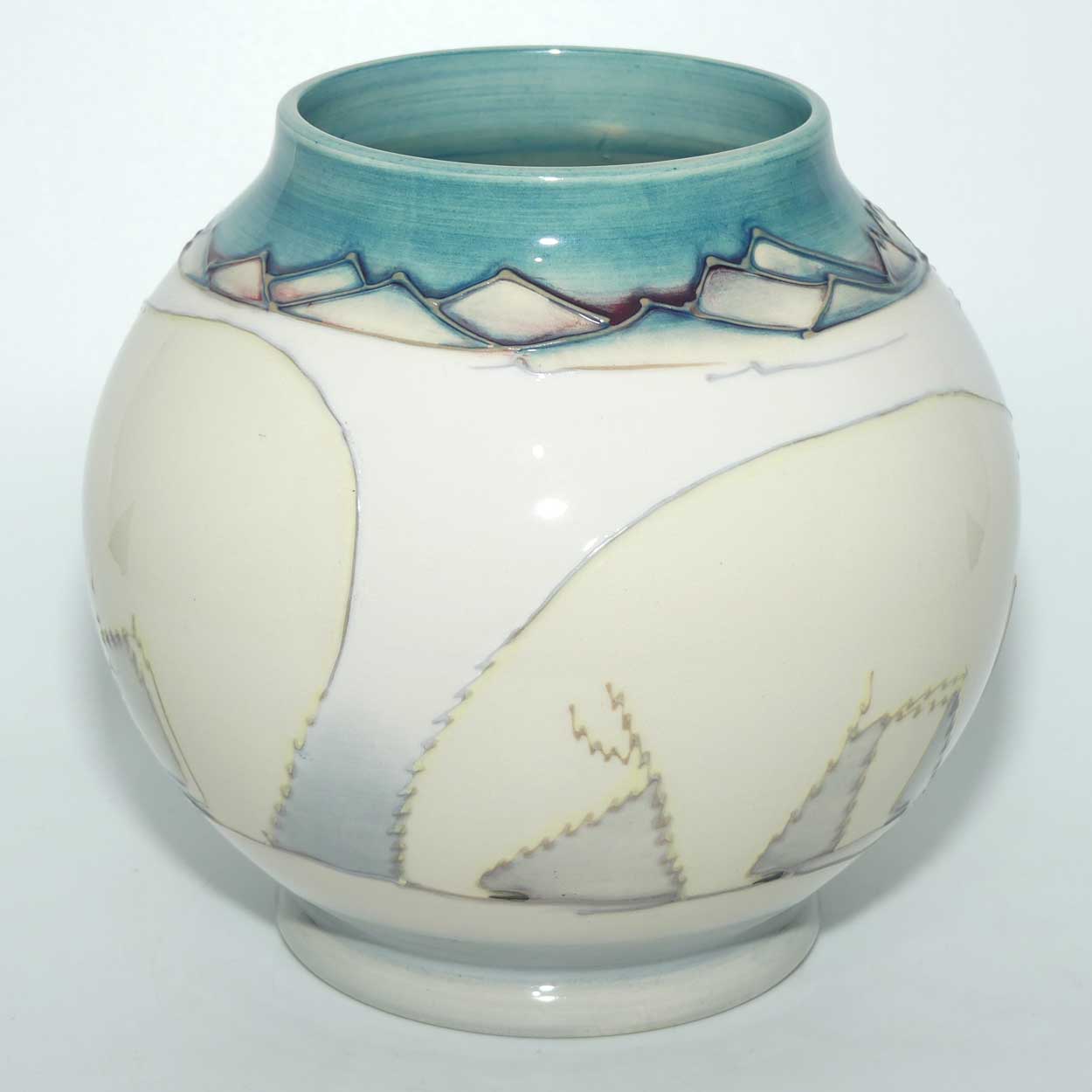 Moorcroft Polar Bear vase RM 2/6 (Ltd Ed)