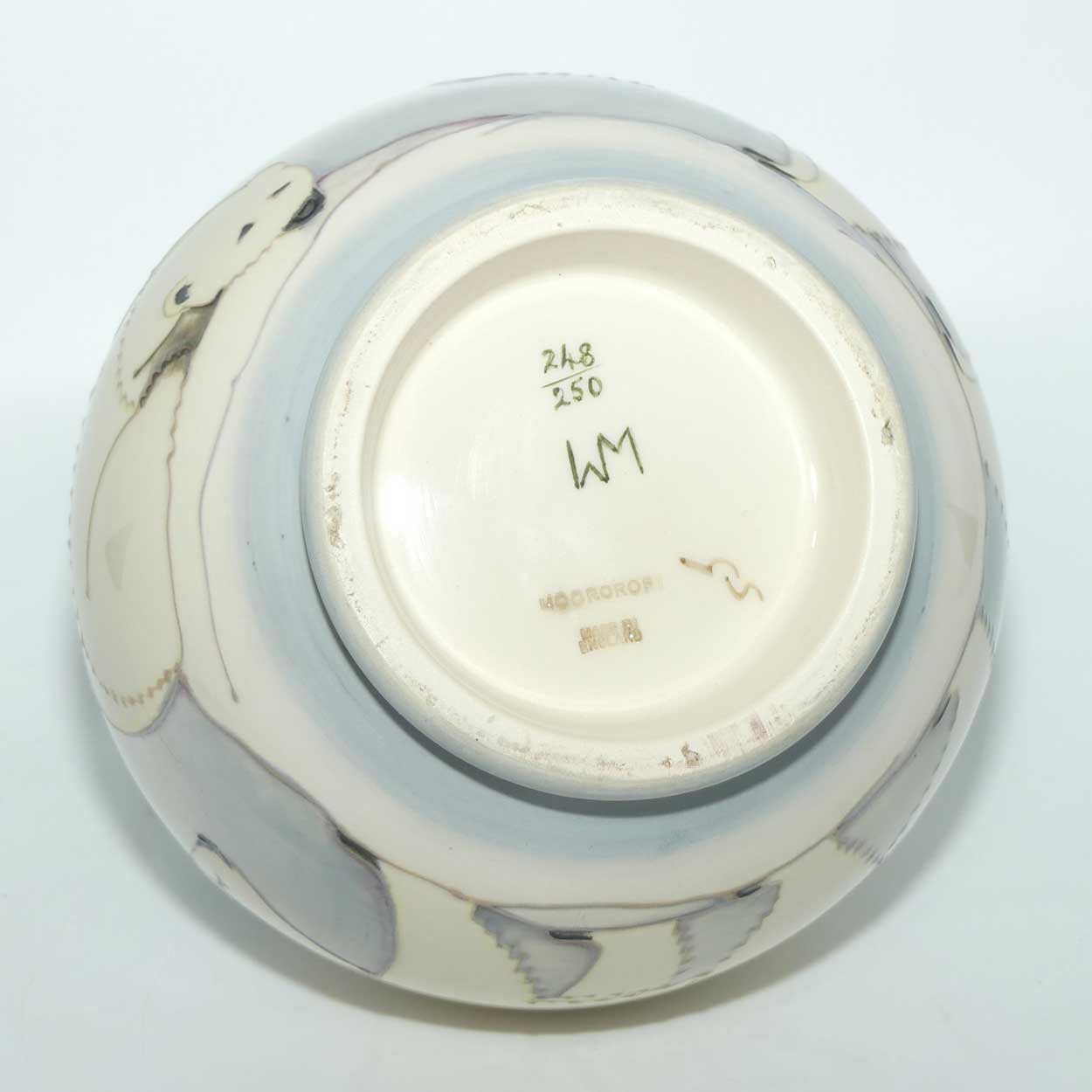 Moorcroft Polar Bear vase RM 2/6 (Ltd Ed)