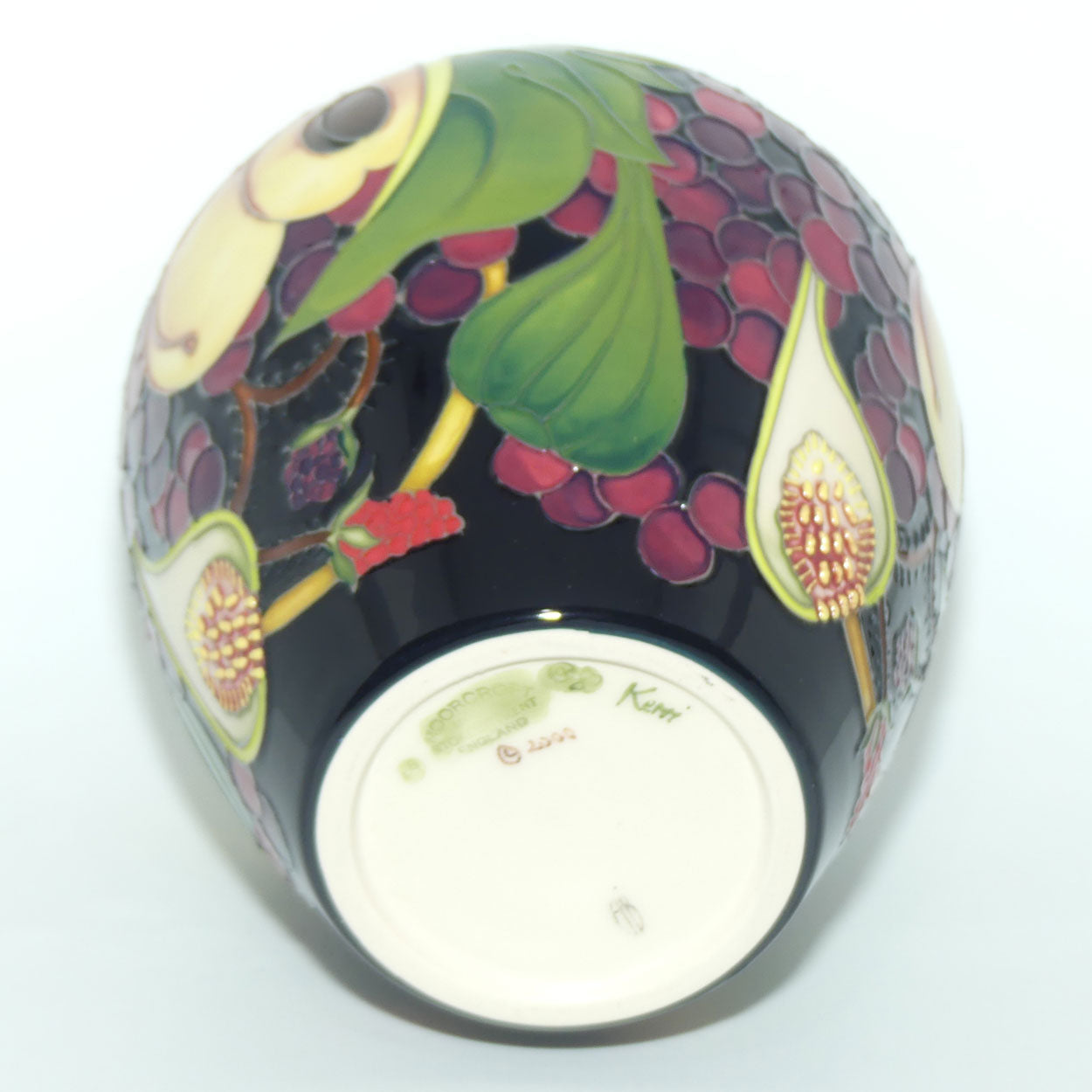 Moorcroft Queens Choice 216/8 vase