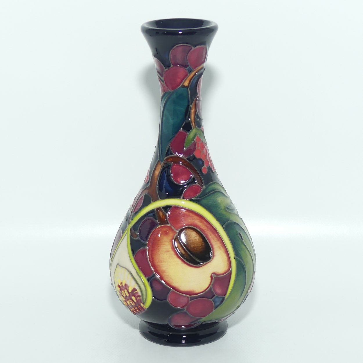 Moorcroft Queens Choice 80/6 vase
