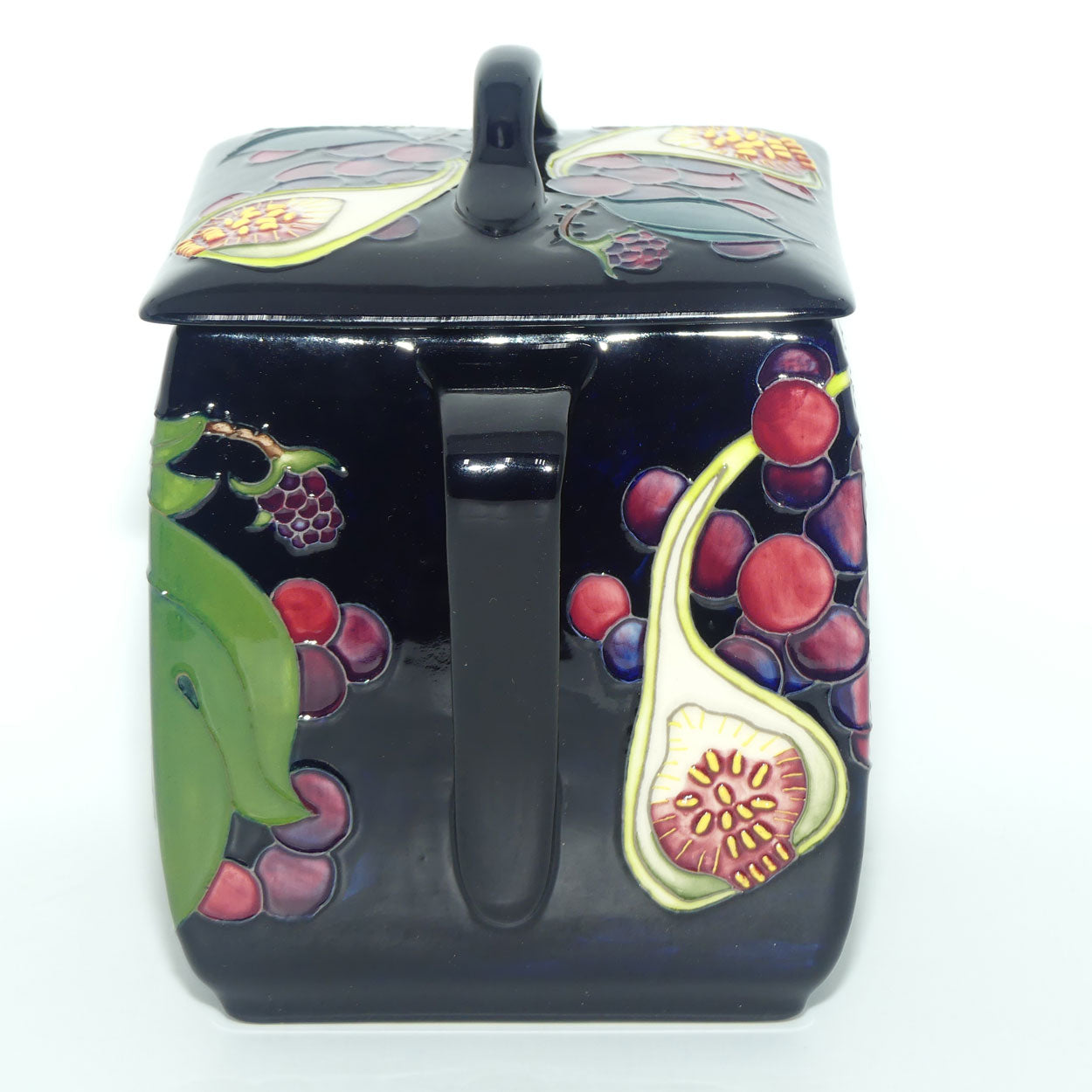 Moorcroft Queens Choice 243/6 lidded box