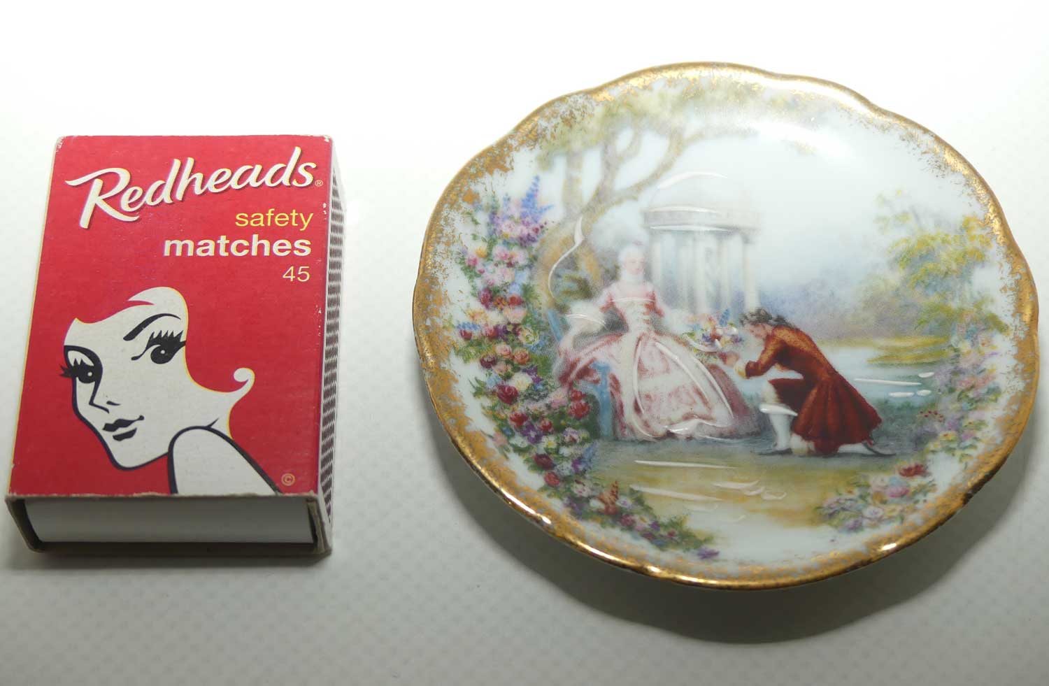 Limoges France Rehausse Main plate | White and Gold | 7.5cm