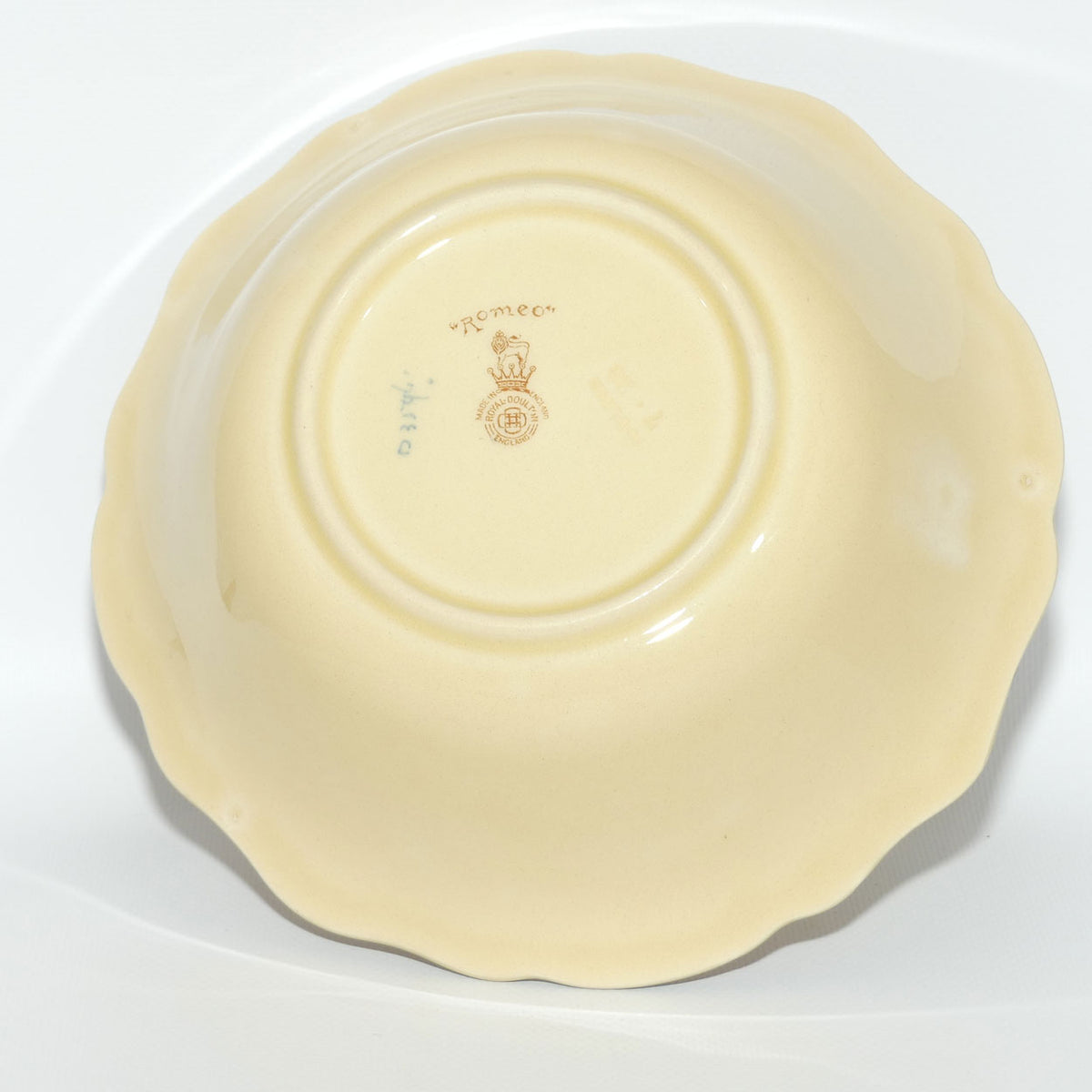 Royal Doulton Shakespearean Romeo fruit bowl D3596