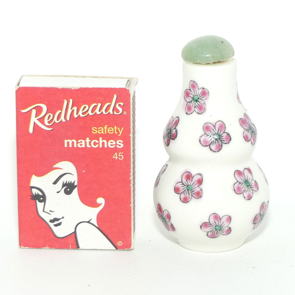 Chinese snuff bottle with greenstone stopper | Double Gourd shape | Floral pattern