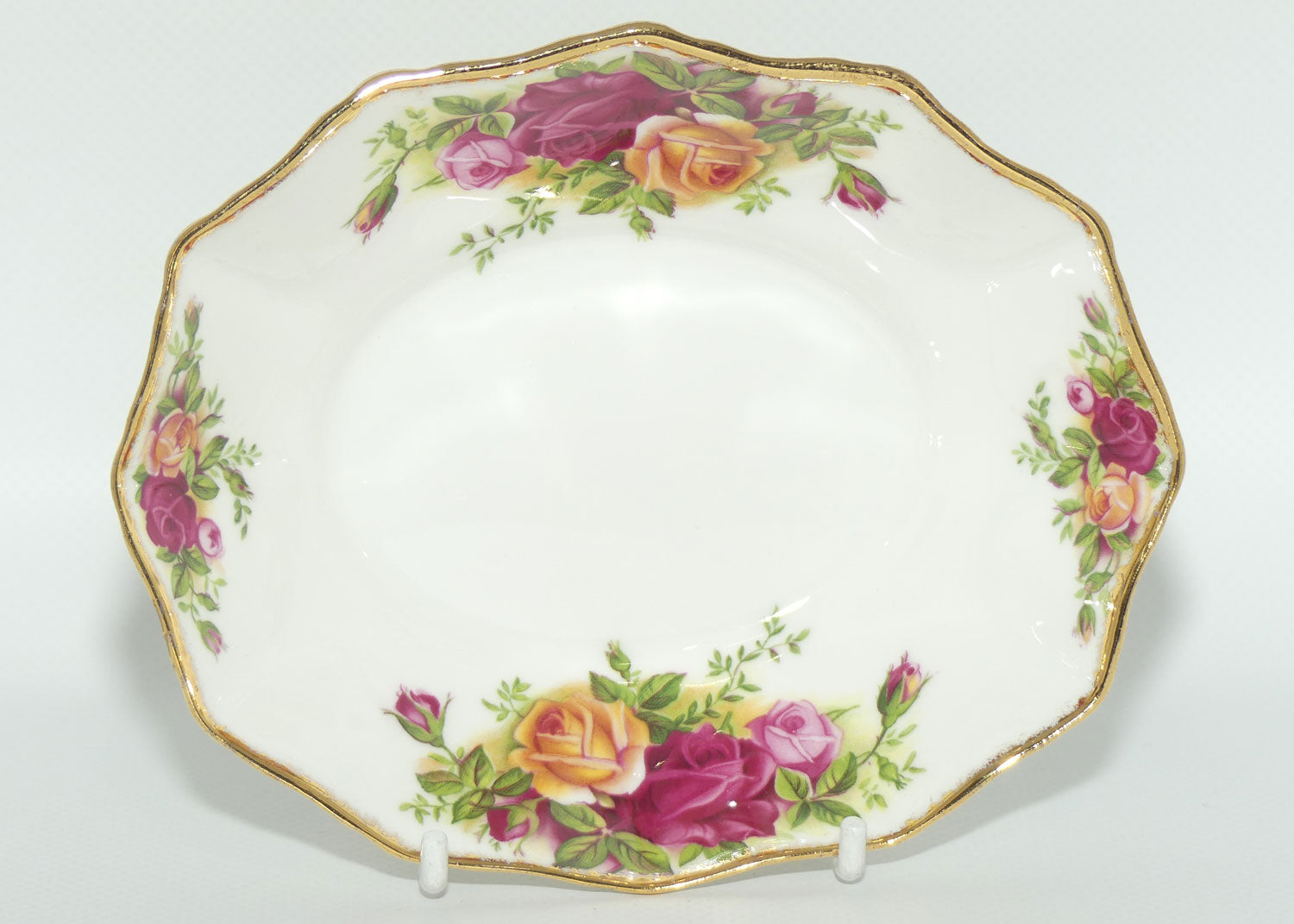 Royal Albert Bone China England Old Country Roses Scalloped Edge Oval Dish | © 1962 Royal Albert Ltd backstamp