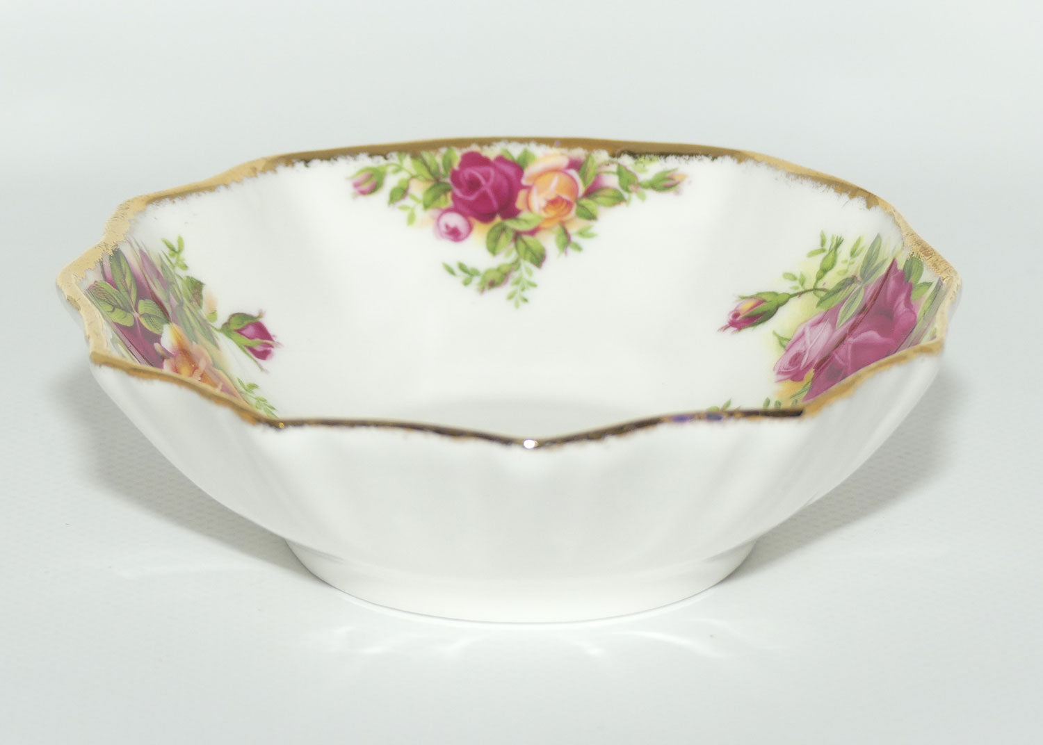 Royal Albert Bone China England Old Country Roses Scalloped Edge Oval Dish | © 1962 Royal Albert Ltd backstamp