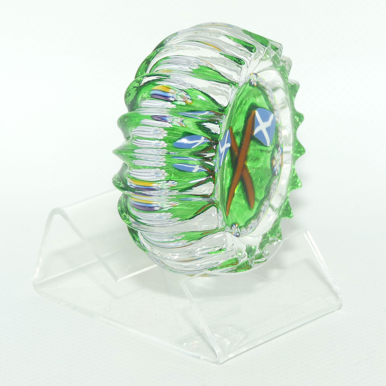 John Deacons Scotland the Brave medium paperweight | Ribbed | Green