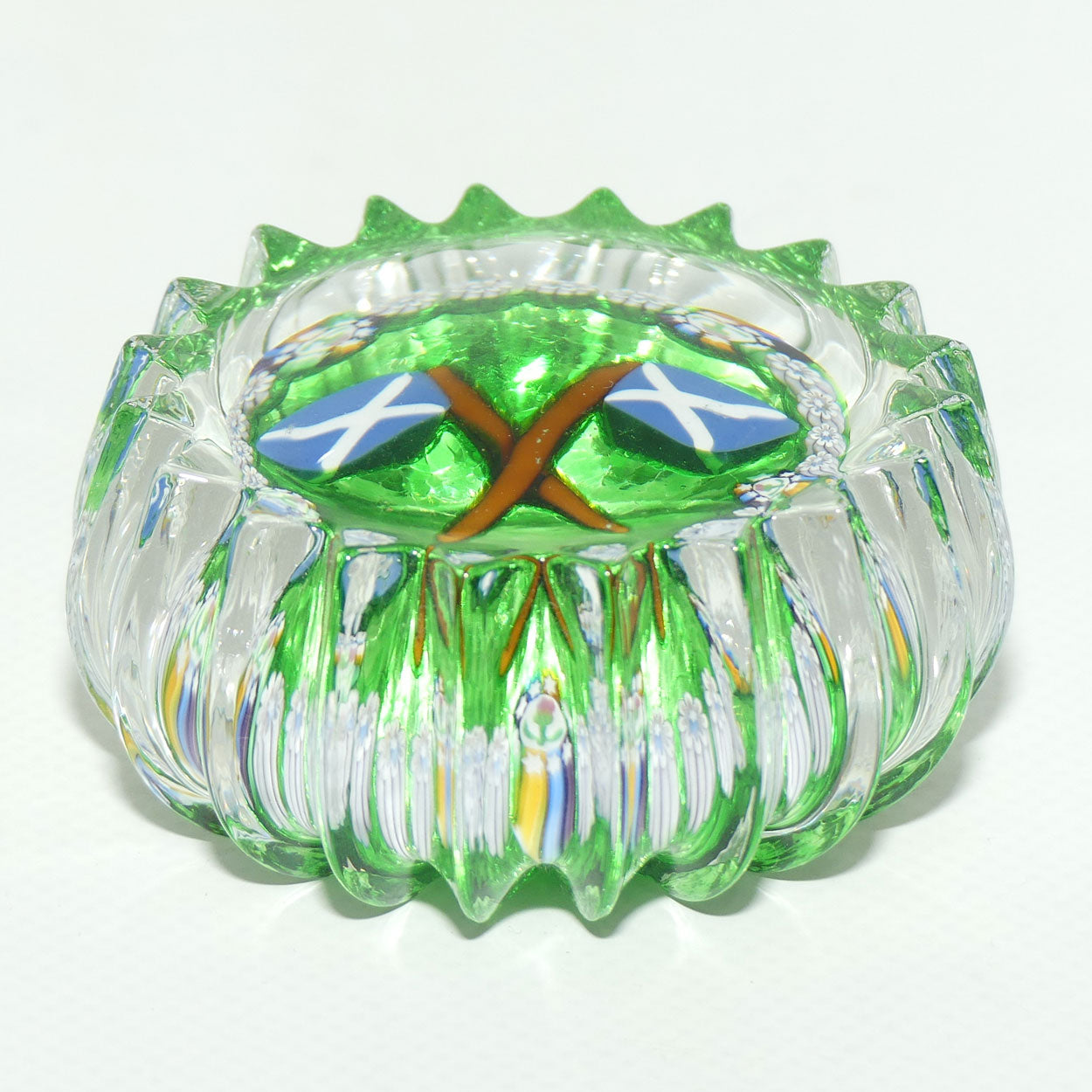 John Deacons Scotland the Brave medium paperweight | Ribbed | Green