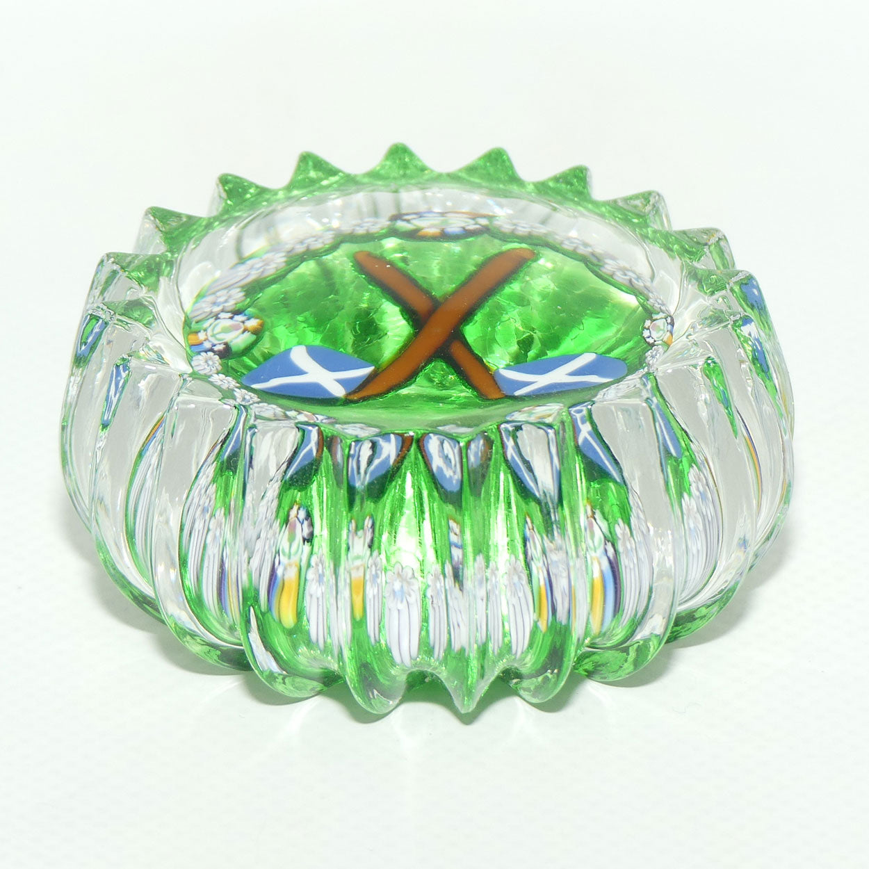 John Deacons Scotland the Brave medium paperweight | Ribbed | Green