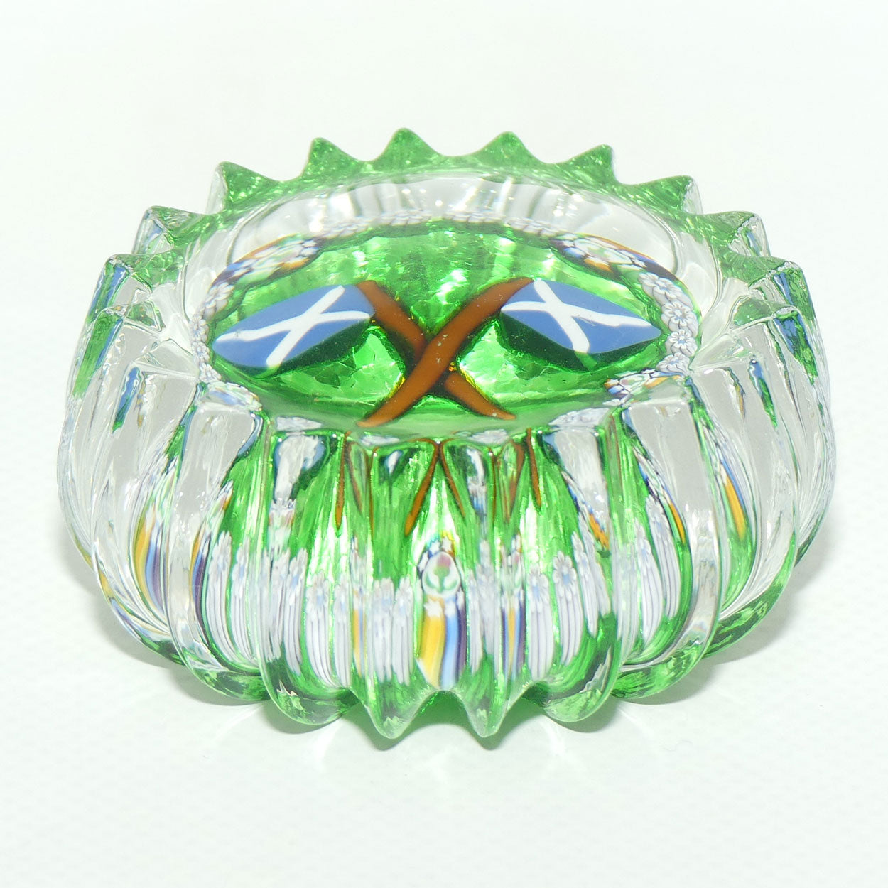 John Deacons Scotland the Brave medium paperweight | Ribbed | Green