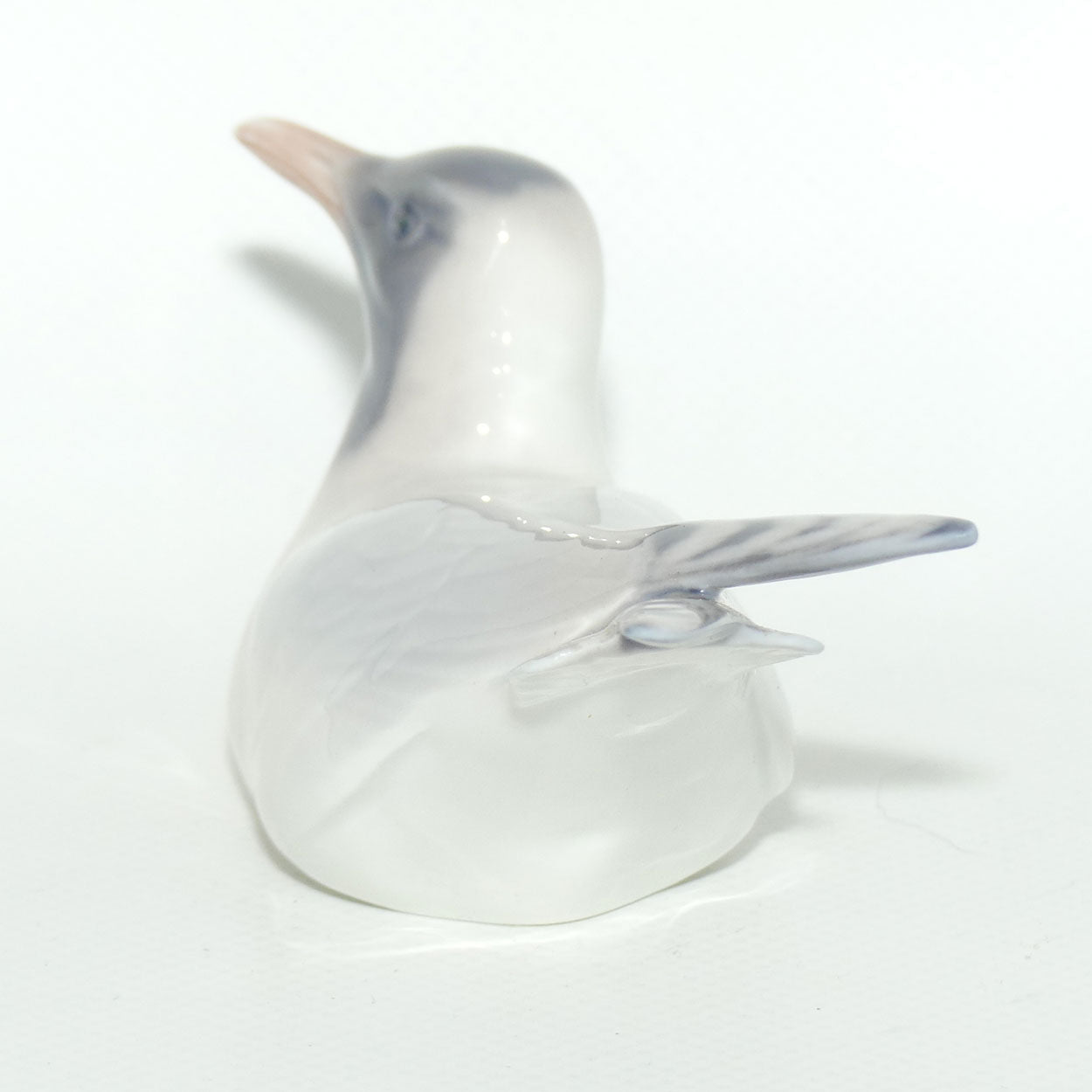 Royal Copenhagen Seagull | Lying | #1468