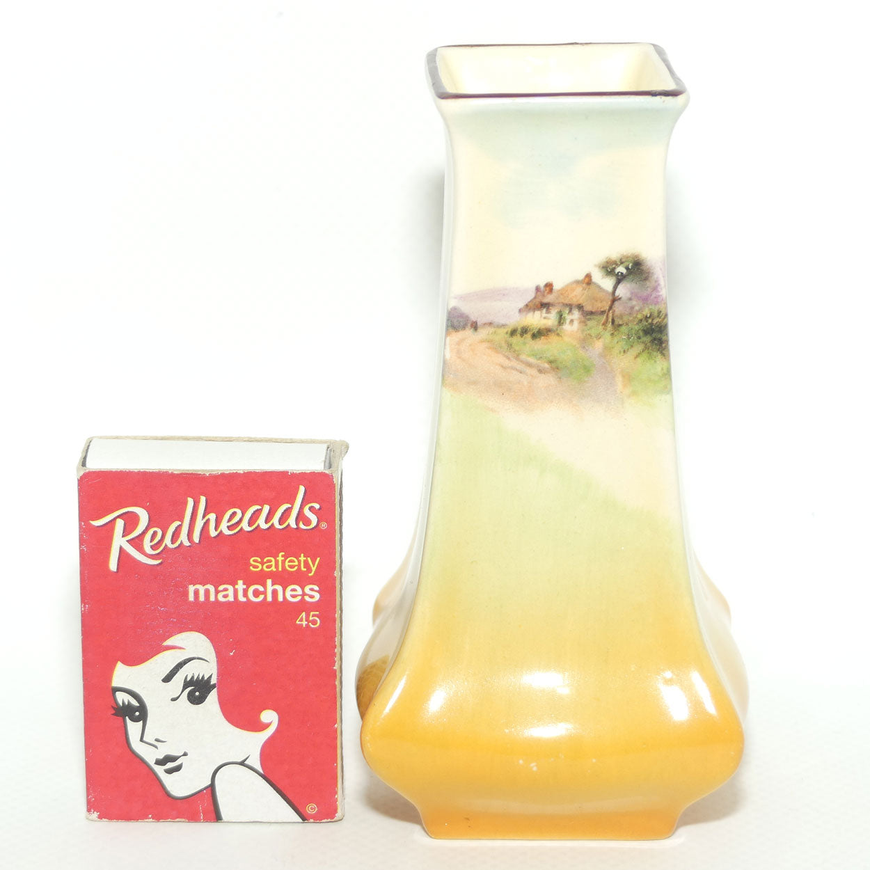 Royal Doulton English Cottages A vase D4987 | Shape 7012