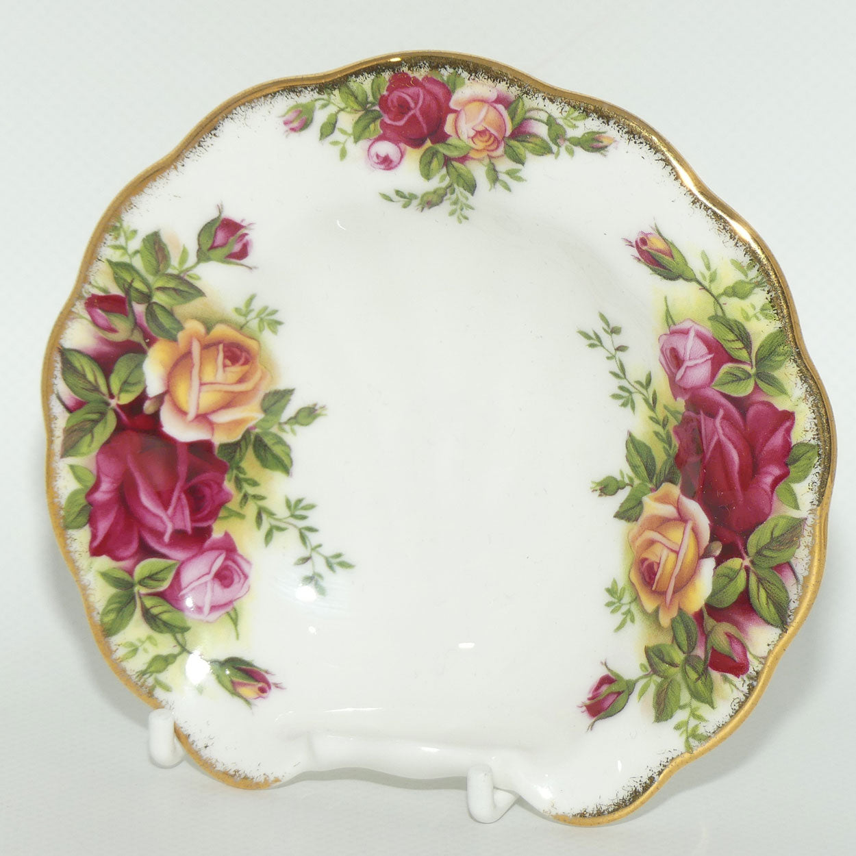 Royal Albert Bone China England Old Country Roses shell shape dish | © 1962 Royal Albert Ltd backstamp