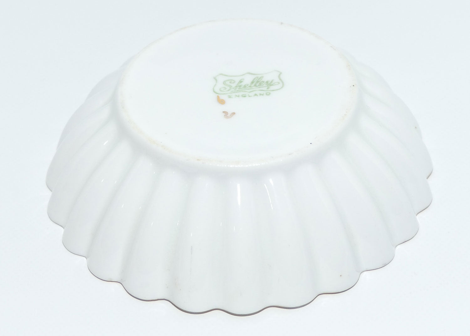 Shelley Souvenir fluted rim pin dish | The Minaret Jenolan Caves NSW
