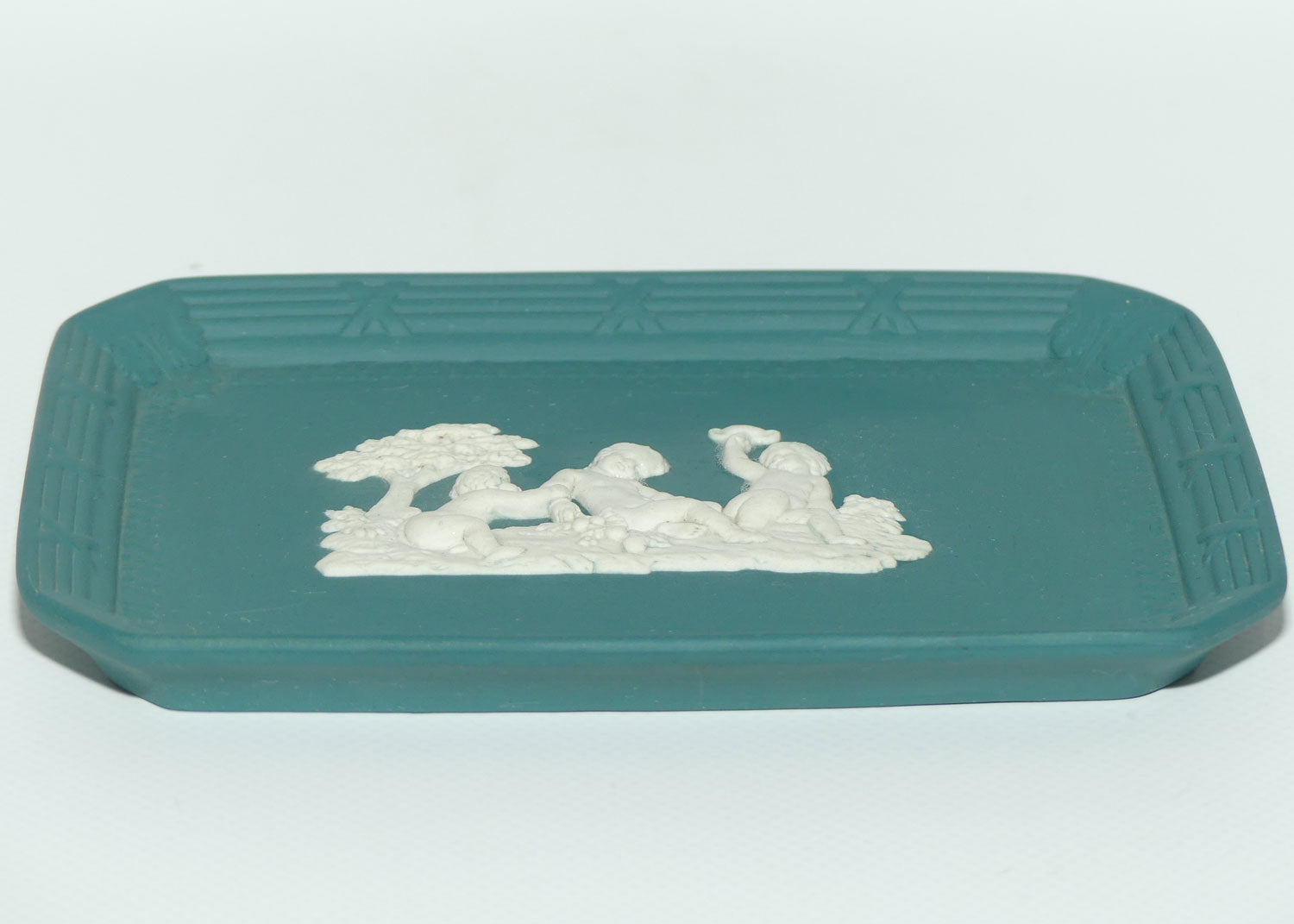 Wedgwood Jasper rectangular tray | White on Spruce