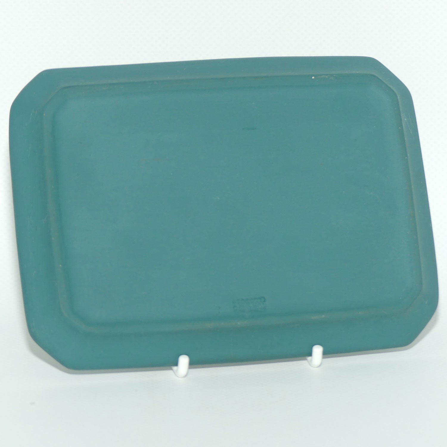 Wedgwood Jasper rectangular tray | White on Spruce