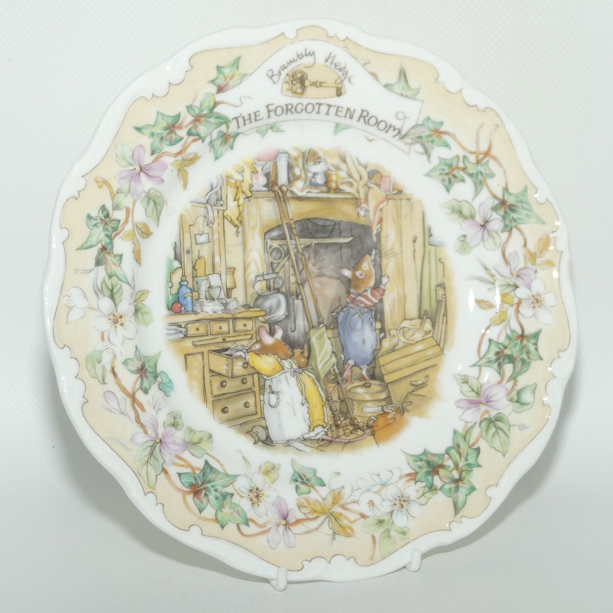 Royal Doulton Brambly Hedge Giftware | Secret Staircase series plate | The Forgotten Room | 20cm