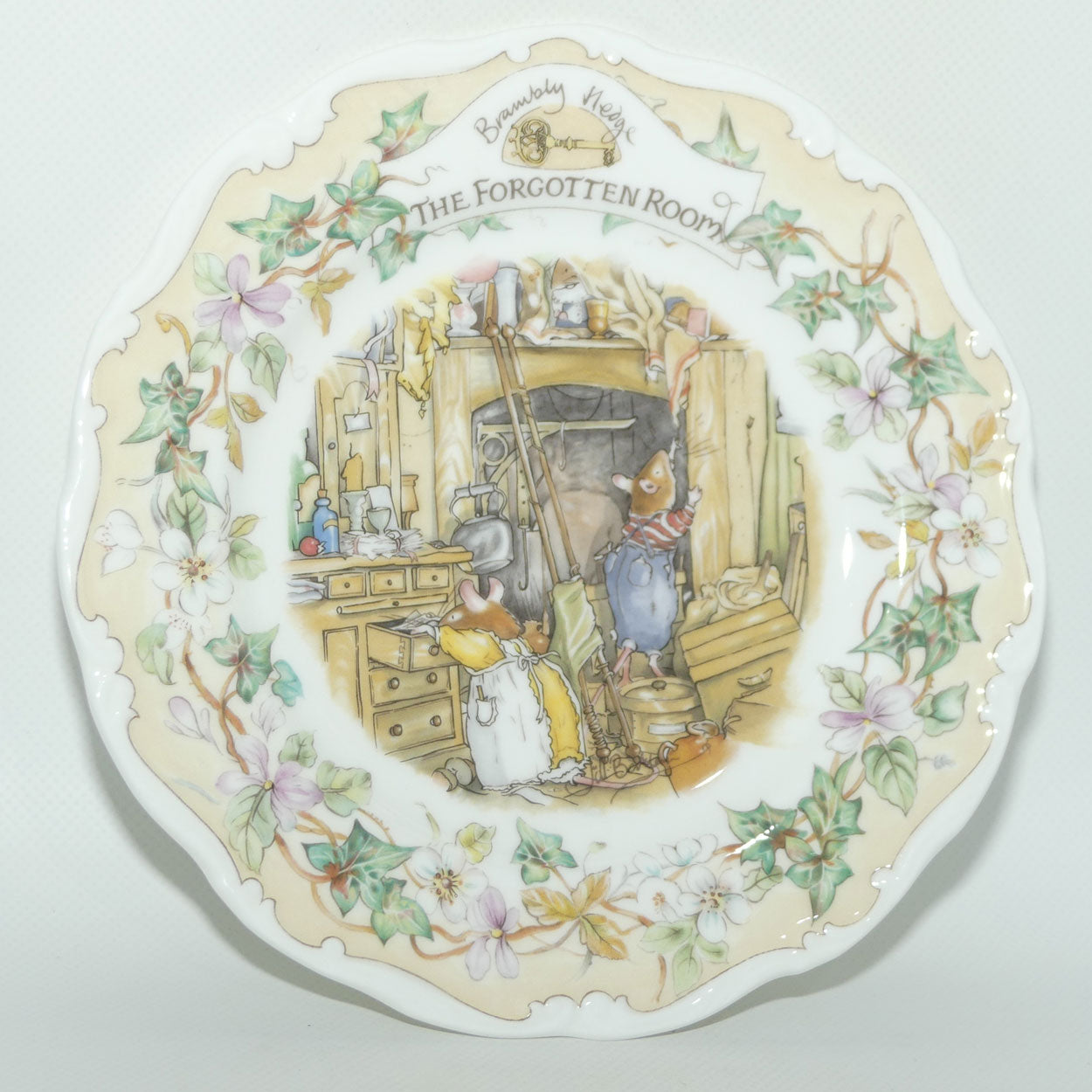Royal Doulton Brambly Hedge Giftware | Secret Staircase series plate | The Forgotten Room | 20cm
