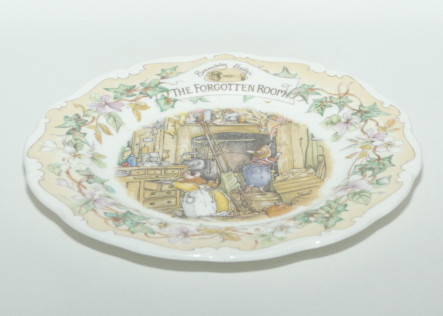 Royal Doulton Brambly Hedge Giftware | Secret Staircase series plate | The Forgotten Room | 20cm