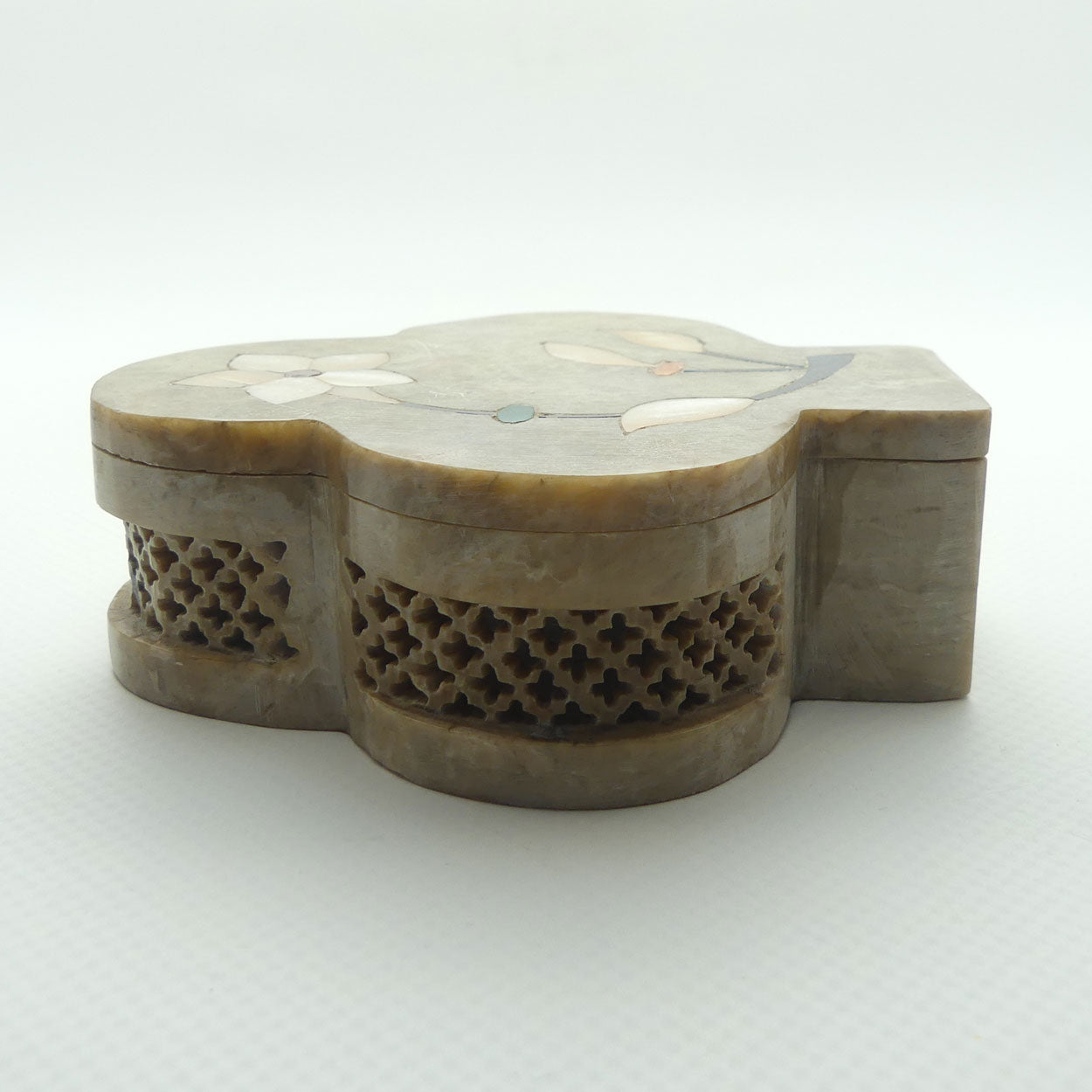 Trefoil Shape Inlaid and Reticulated Stone Trinket Box | Pietra Dura