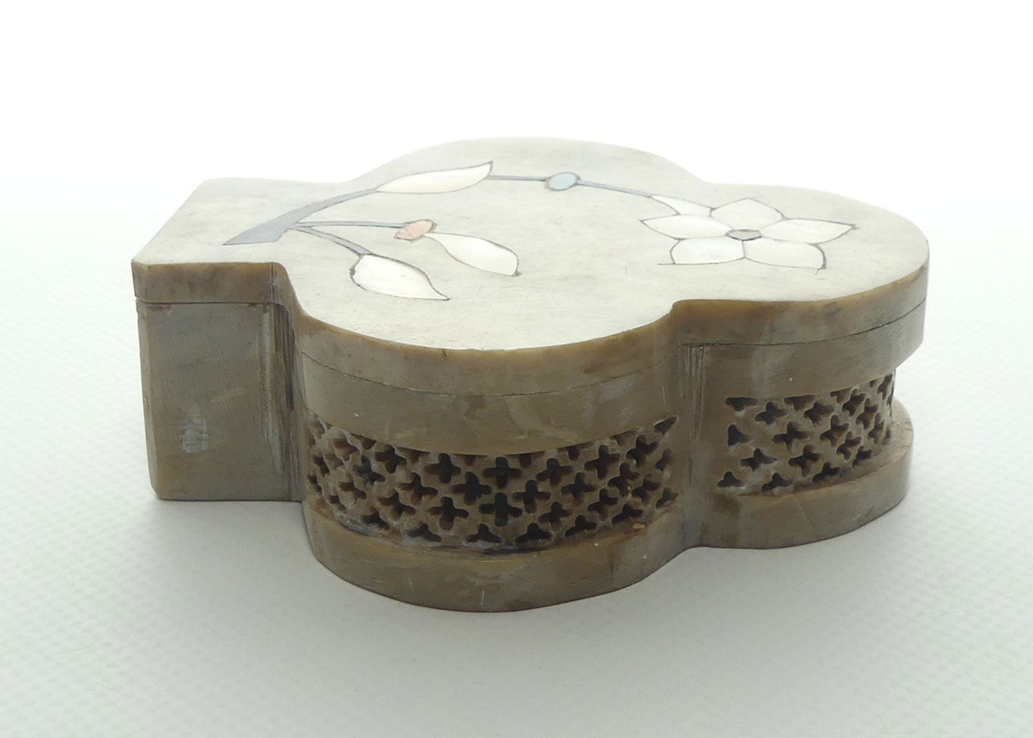 Trefoil Shape Inlaid and Reticulated Stone Trinket Box | Pietra Dura