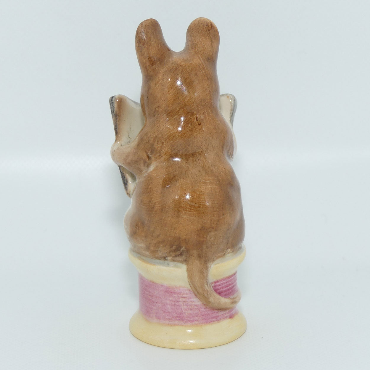 Beswick Beatrix Potter Tailor of Gloucester | BP2a Gold Oval | #1