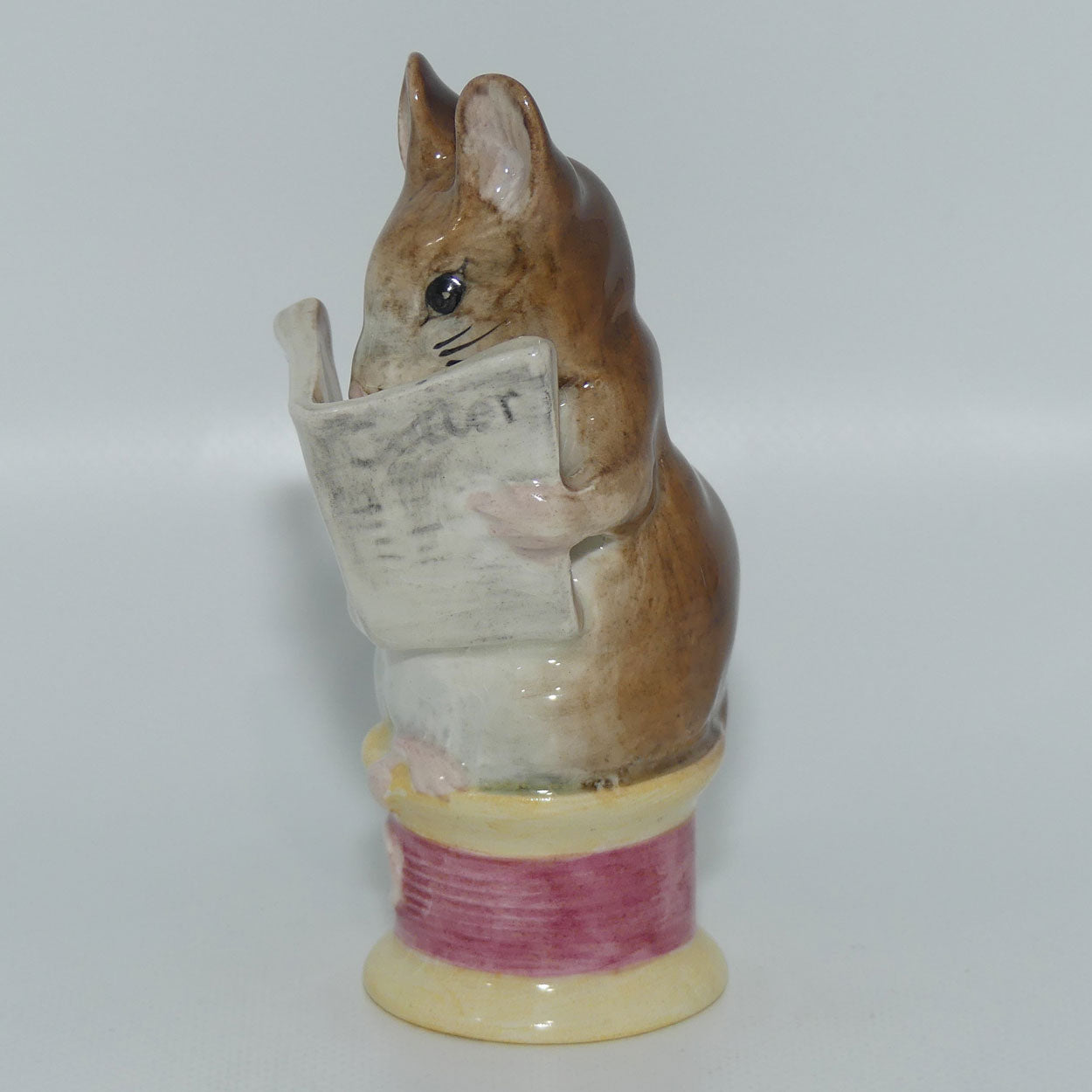 Beswick Beatrix Potter Tailor of Gloucester | BP2a Gold Oval | #2