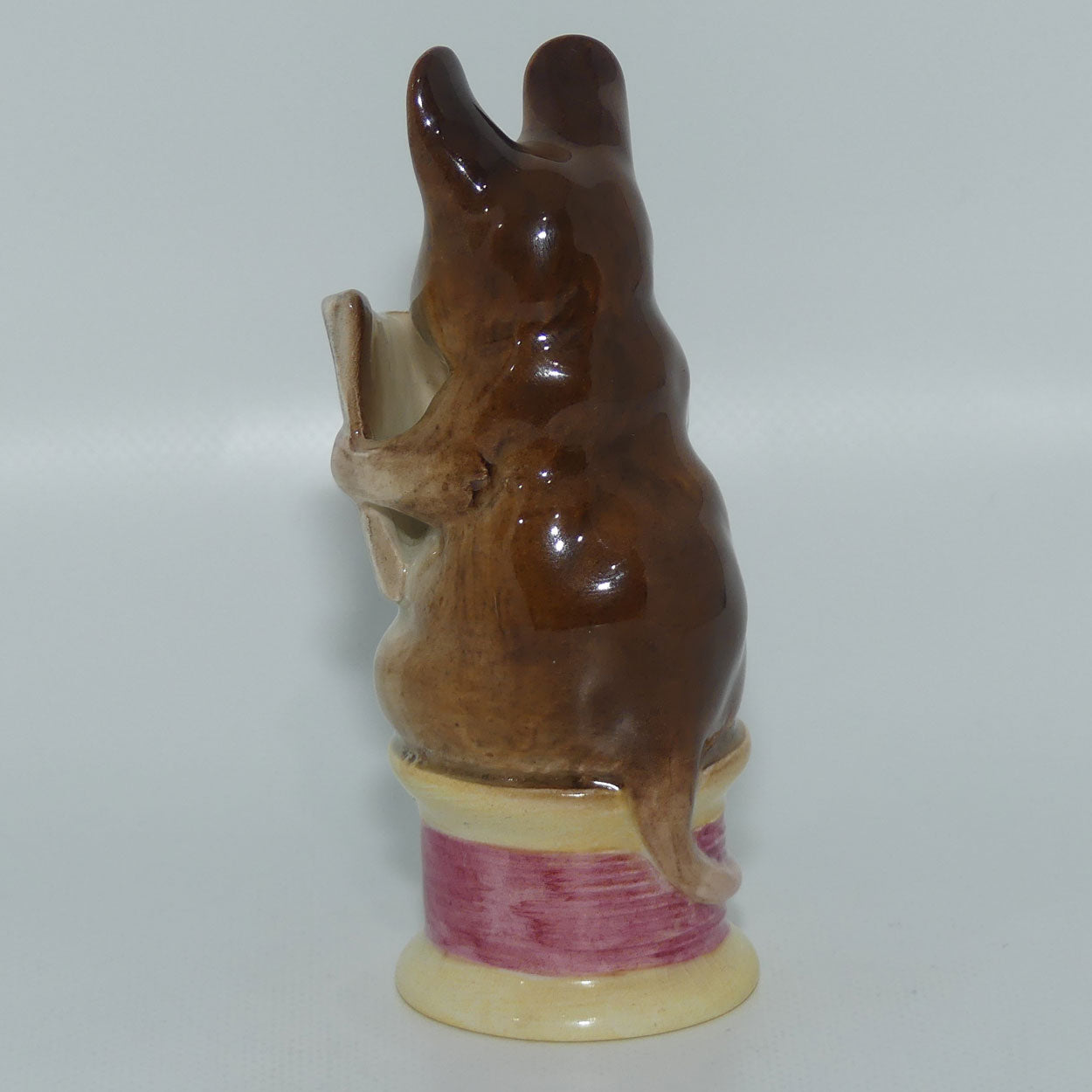 Beswick Beatrix Potter Tailor of Gloucester | BP2a Gold Oval | #2