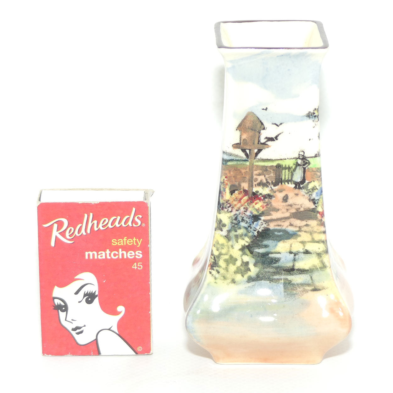 Royal Doulton Country Garden small vase D4932