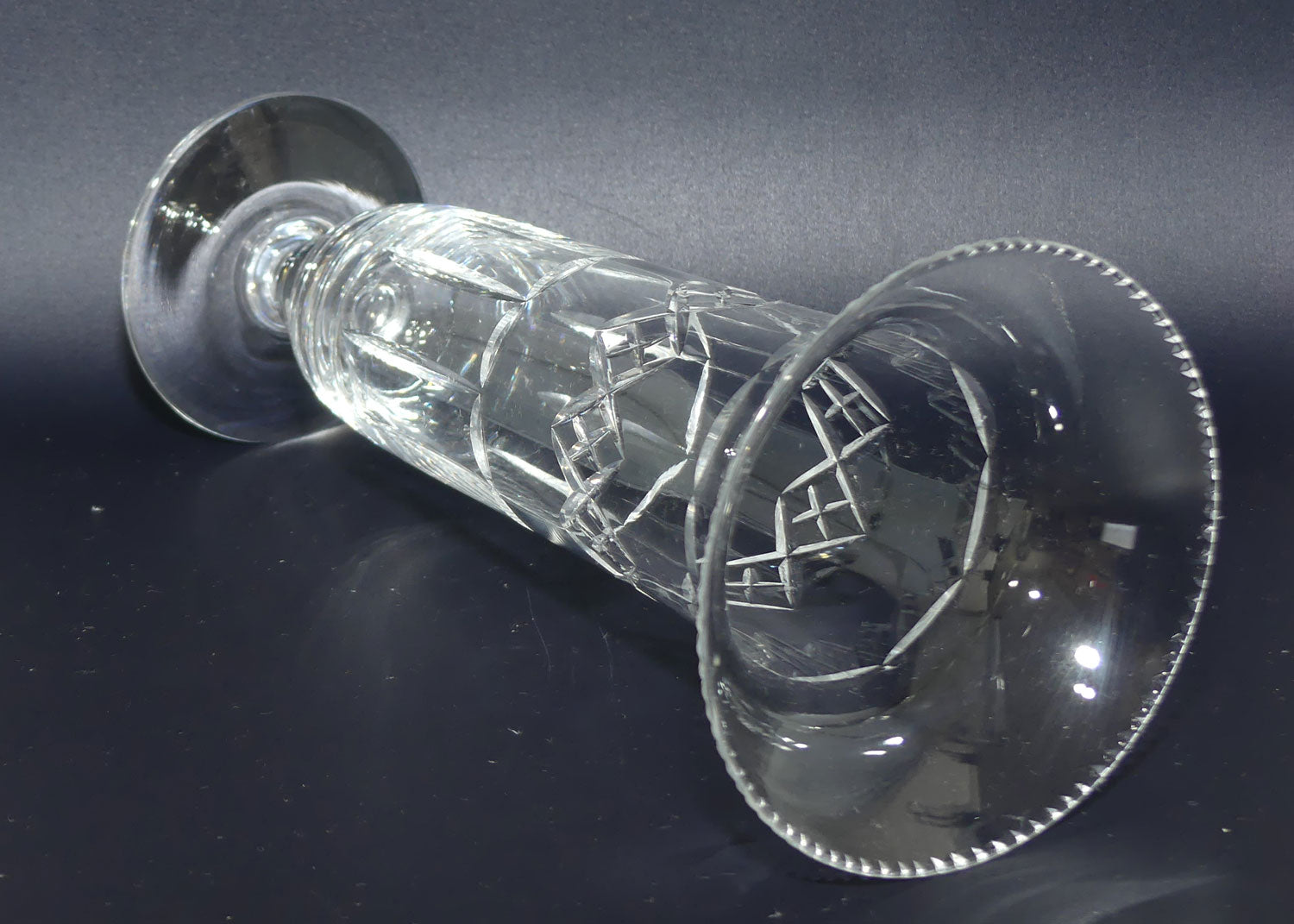 Fine quality Trumpet form crystal vase | 25cm tall