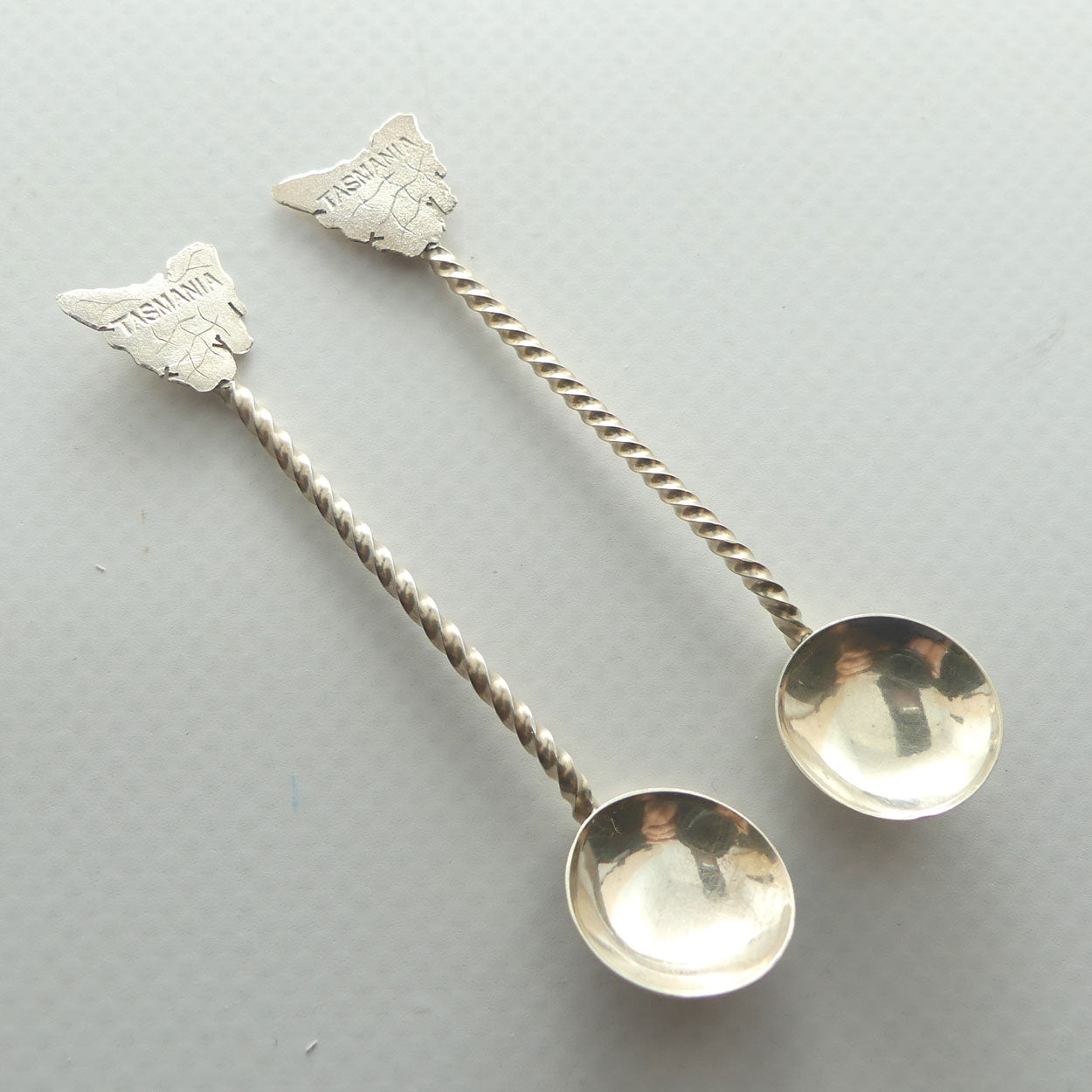 Australian Sterling Silver pair of Tasmania motif twisted column salt spoons | 6.4g